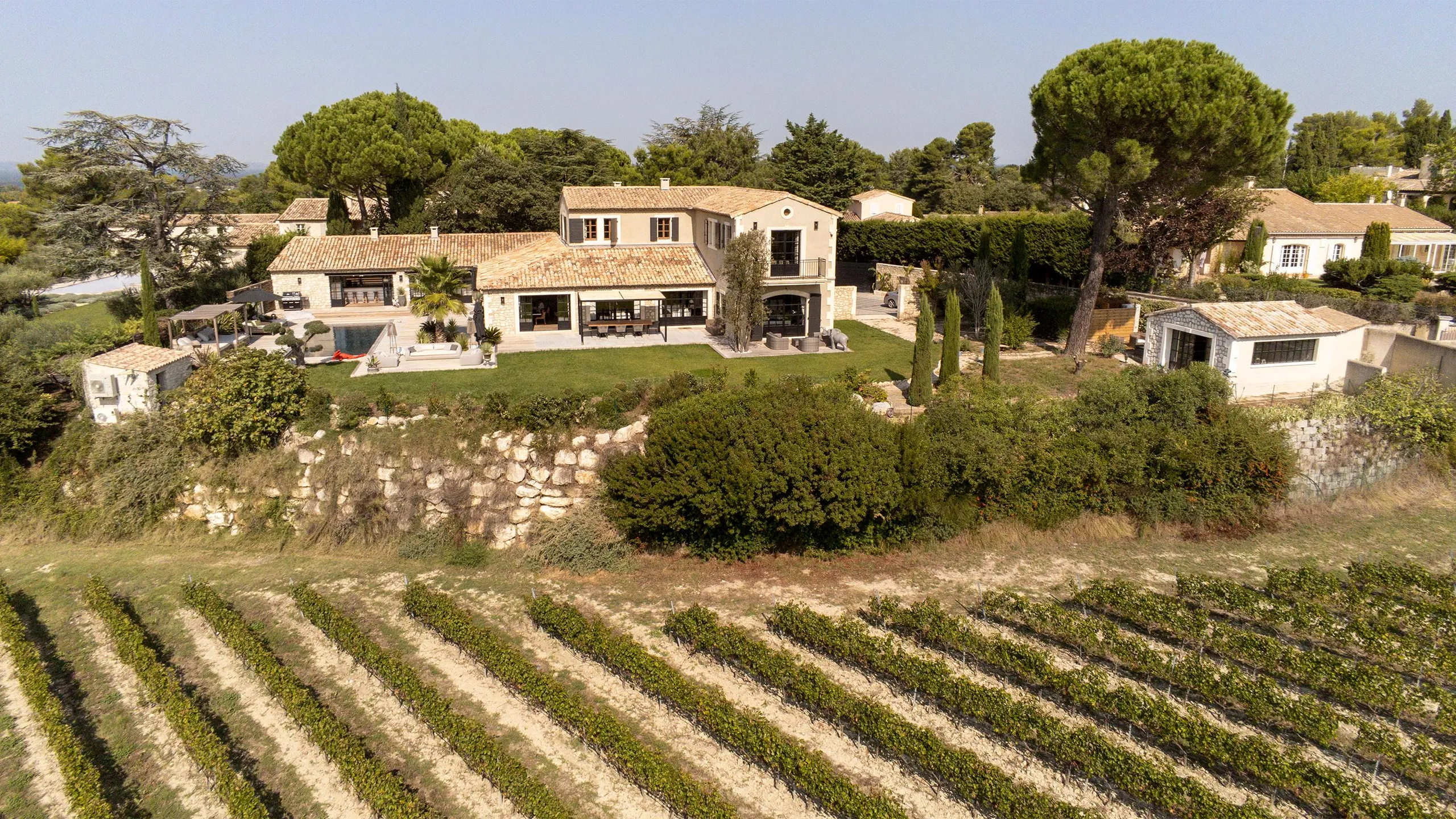 Chic Escape  with Panoramic Mountain Views and a Heated Pool — photograph 8