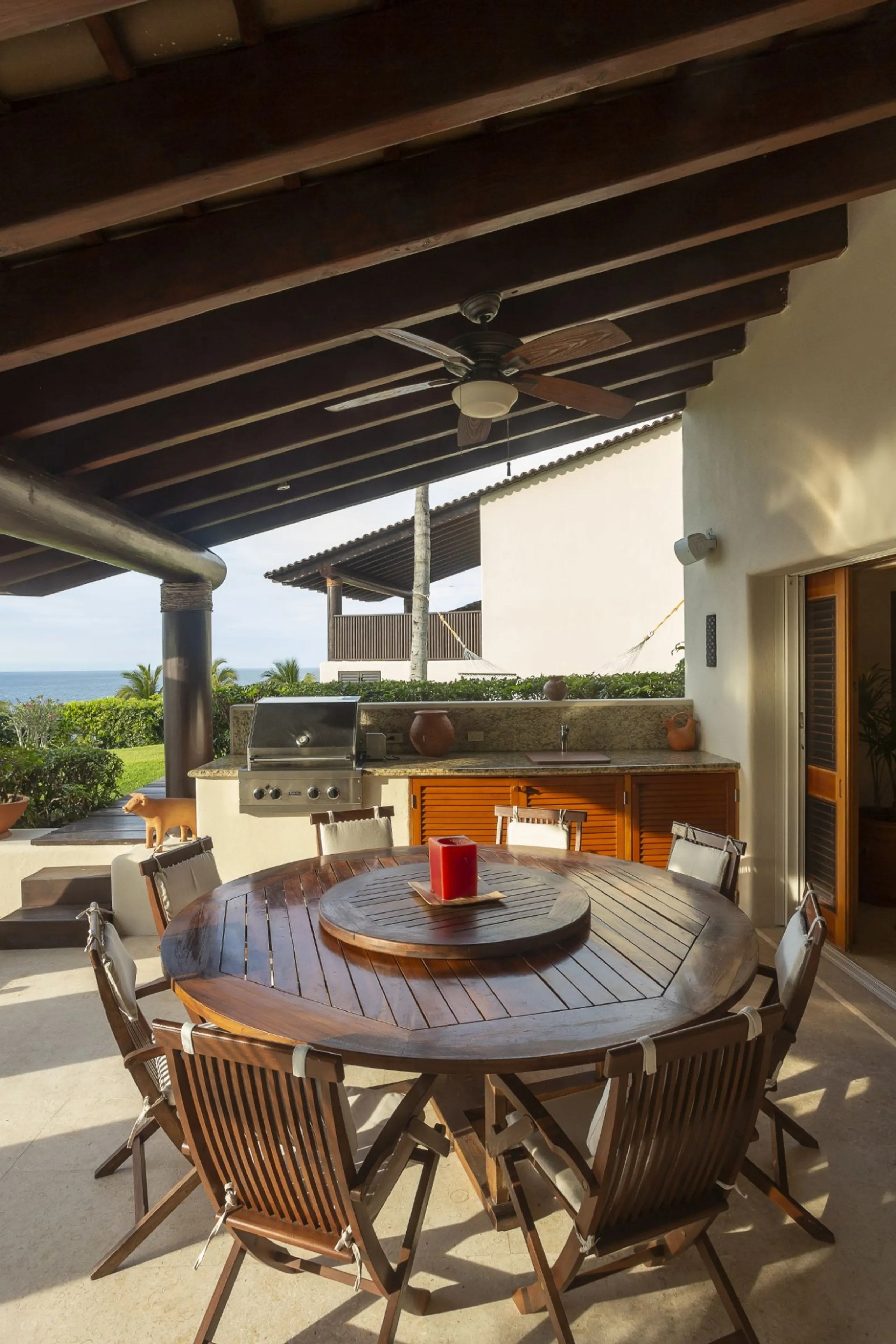 Refined Four-Bedroom Villa with Infinity Pool & Panoramic Ocean Views — photograph 7