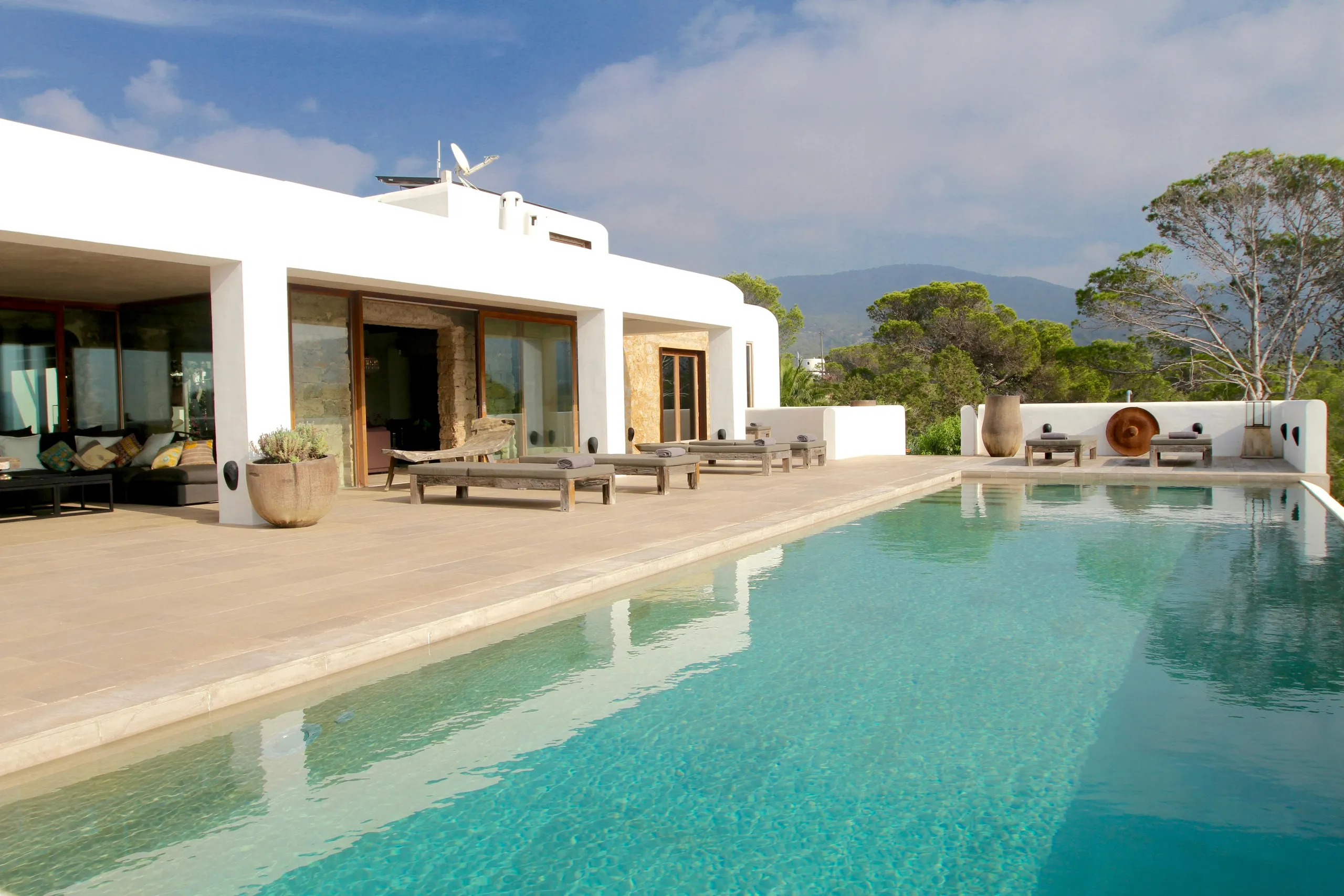 Magnificent Oceanview Villa with Private Pool and Cinema Room — photograph 10