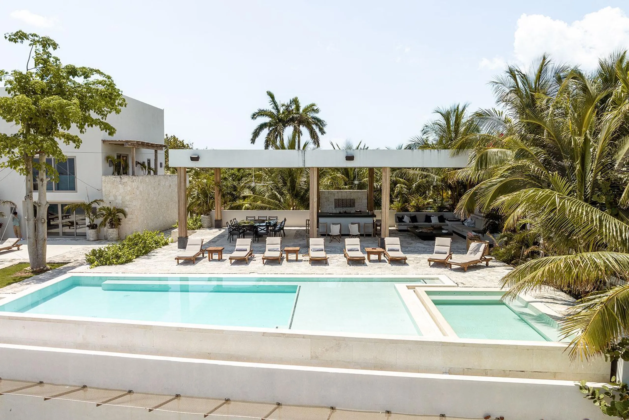 Serene Flamings Modern Architectural Beach Front Retreat with Infinity Pool, Cancun