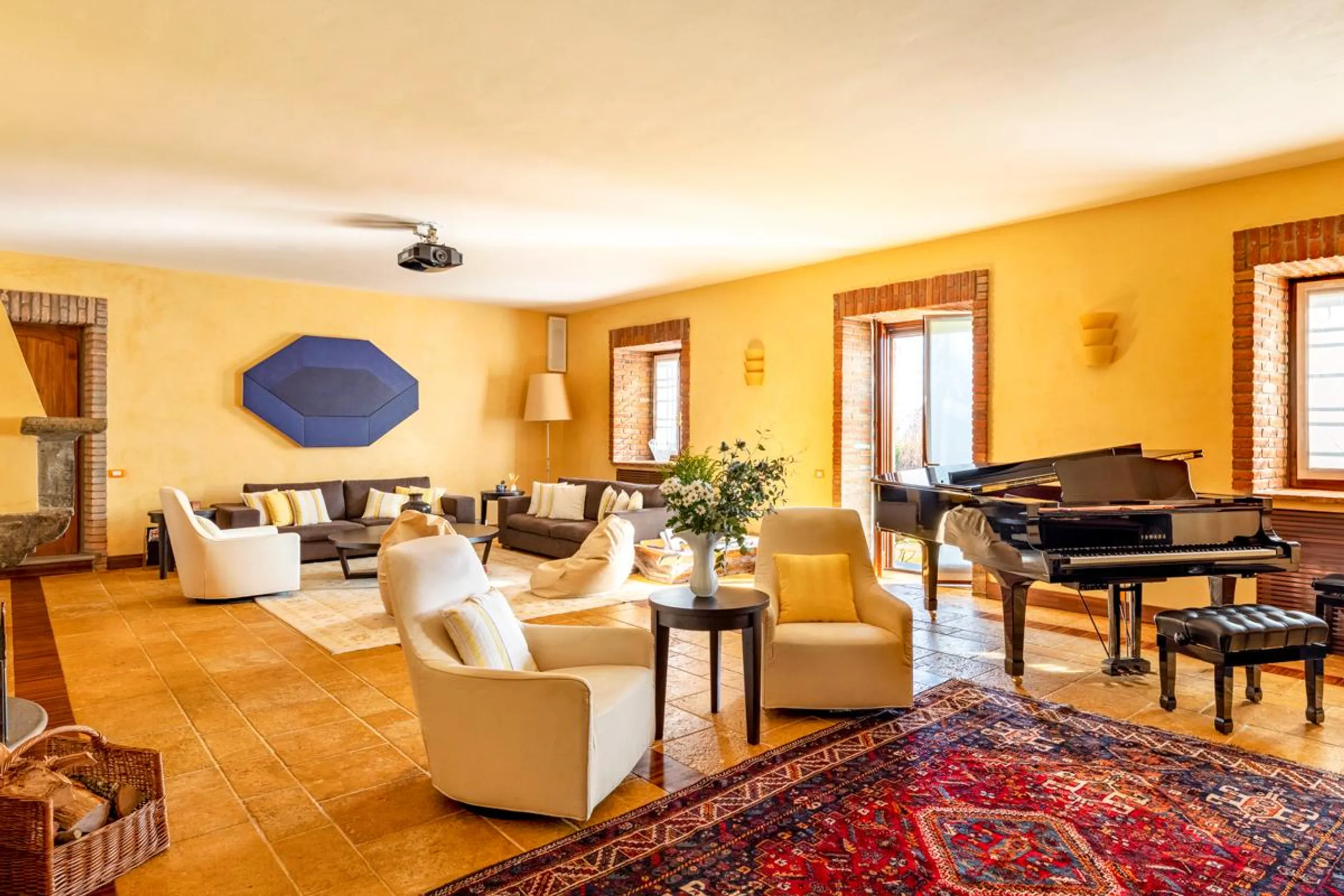 First-class Historic Villa with Pool and Panoramic Views of the Val Luretta — photograph 7
