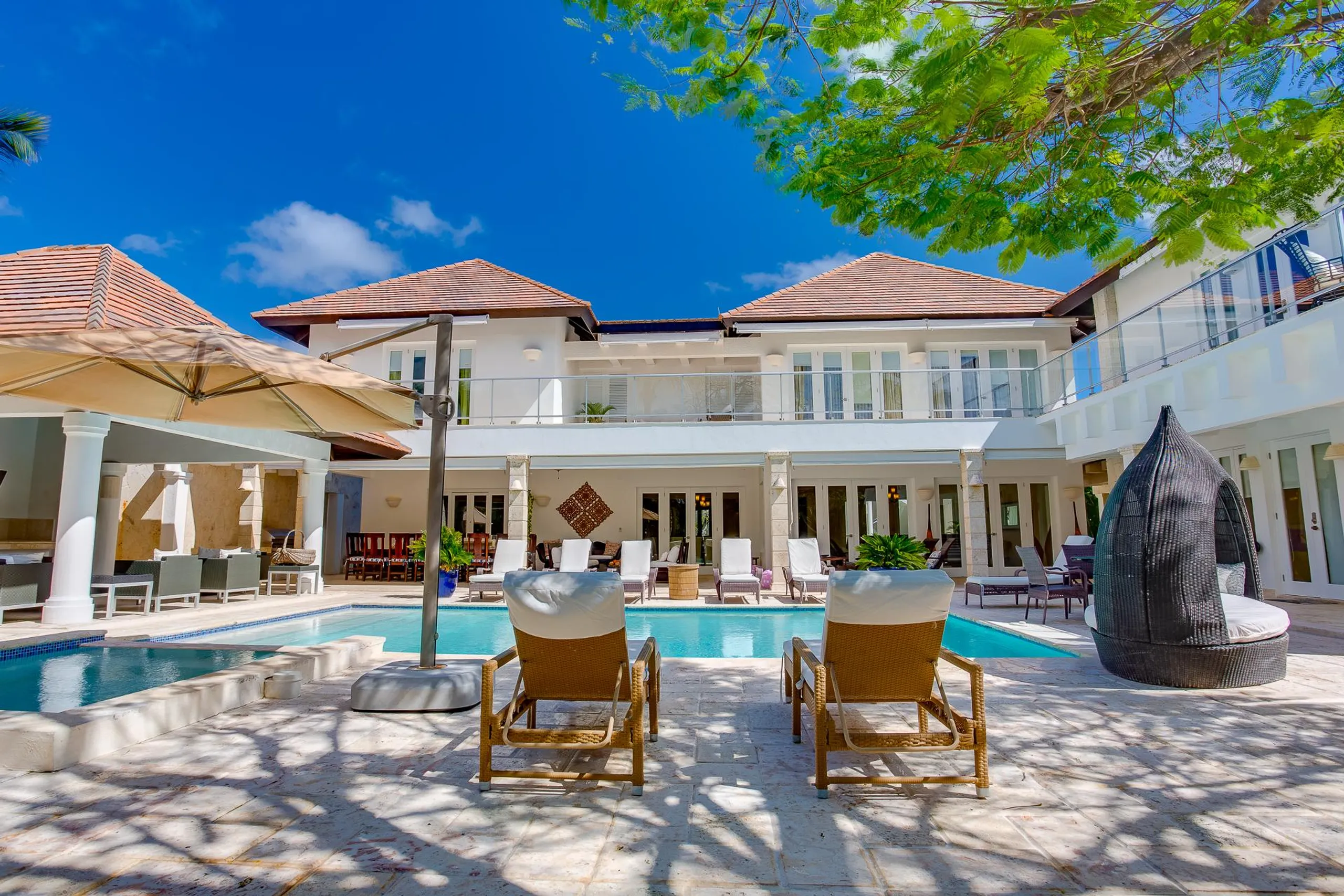 Impressive 8-Bedroom Villa with Private Pool in Punta Cana Resort — photograph 3