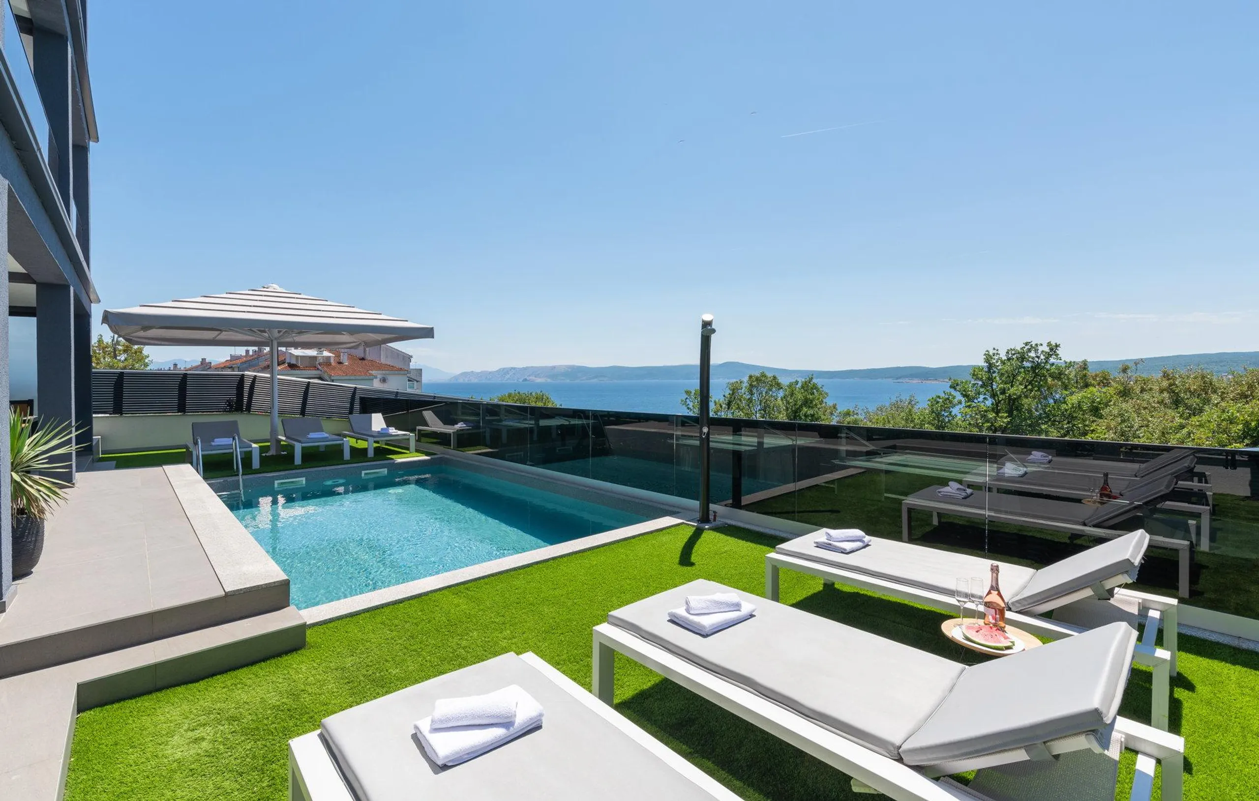 Sensational Villa with Heated Pool and  Enchanting Sea — photograph 4