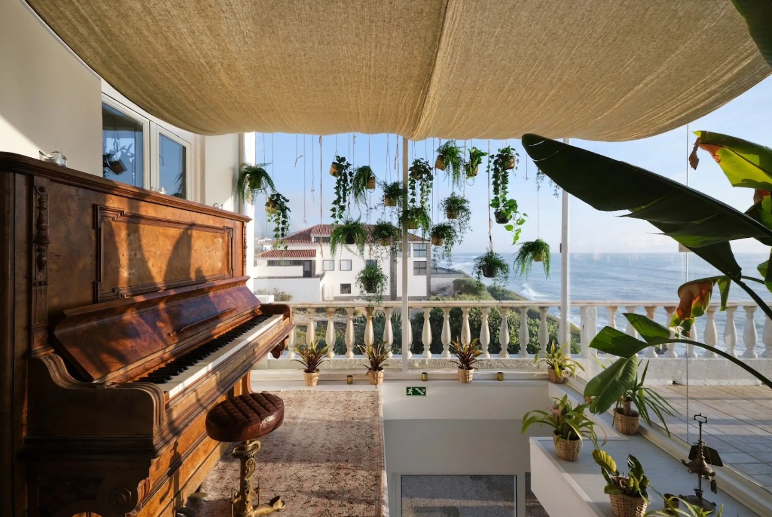 Invigorating Cliffside Villa with Majestic Atlantic Ocean Views — photograph 2