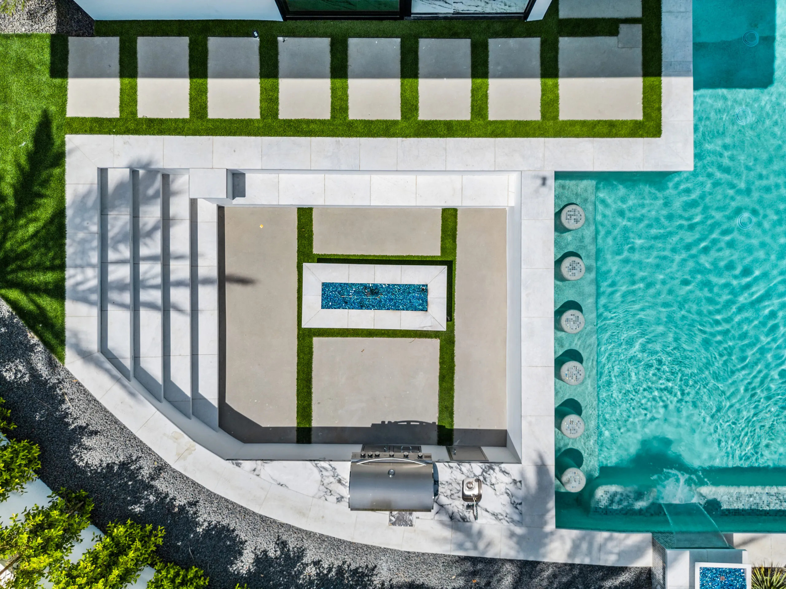 Top-Tier Eight Bedroom Villa with Private Pool and Impeccable Landscaping — photograph 5