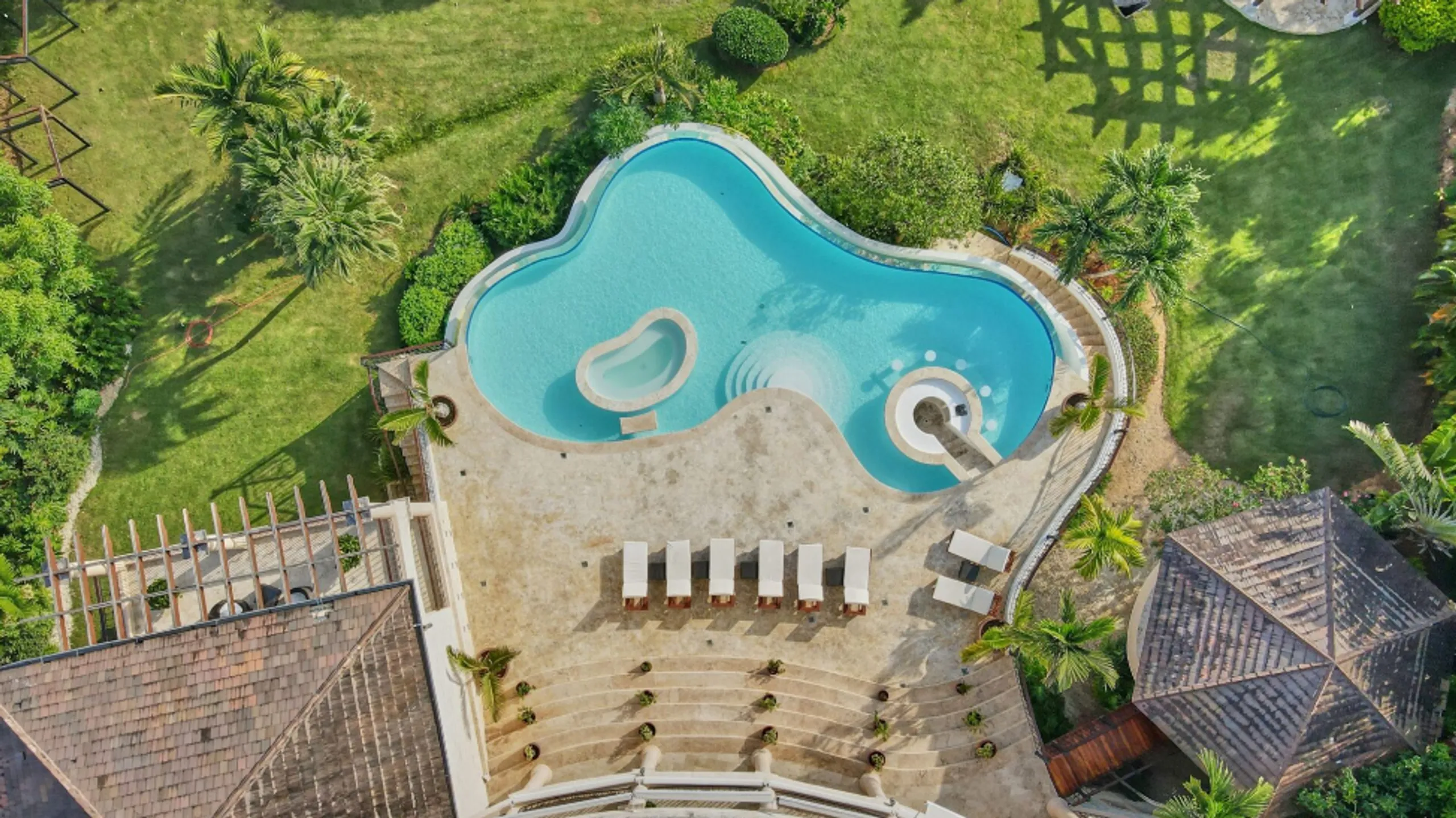 Ultimate Caribbean Seaview Retreat with Infinity Edge Pool, Jacuzzi and Spacious Grounds — photograph 3