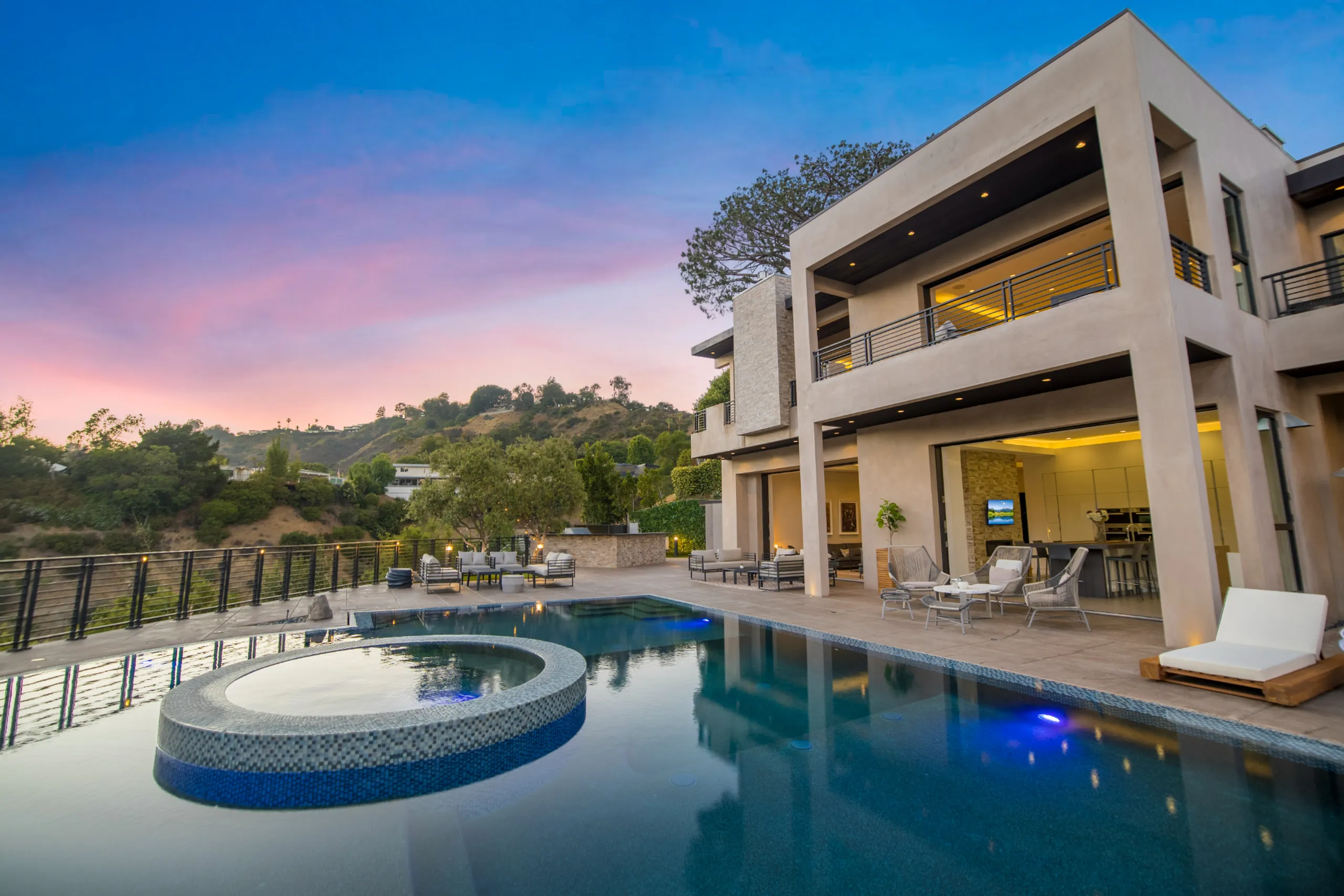 Exclusive Hill Side Estate With Private Pool — photograph 4