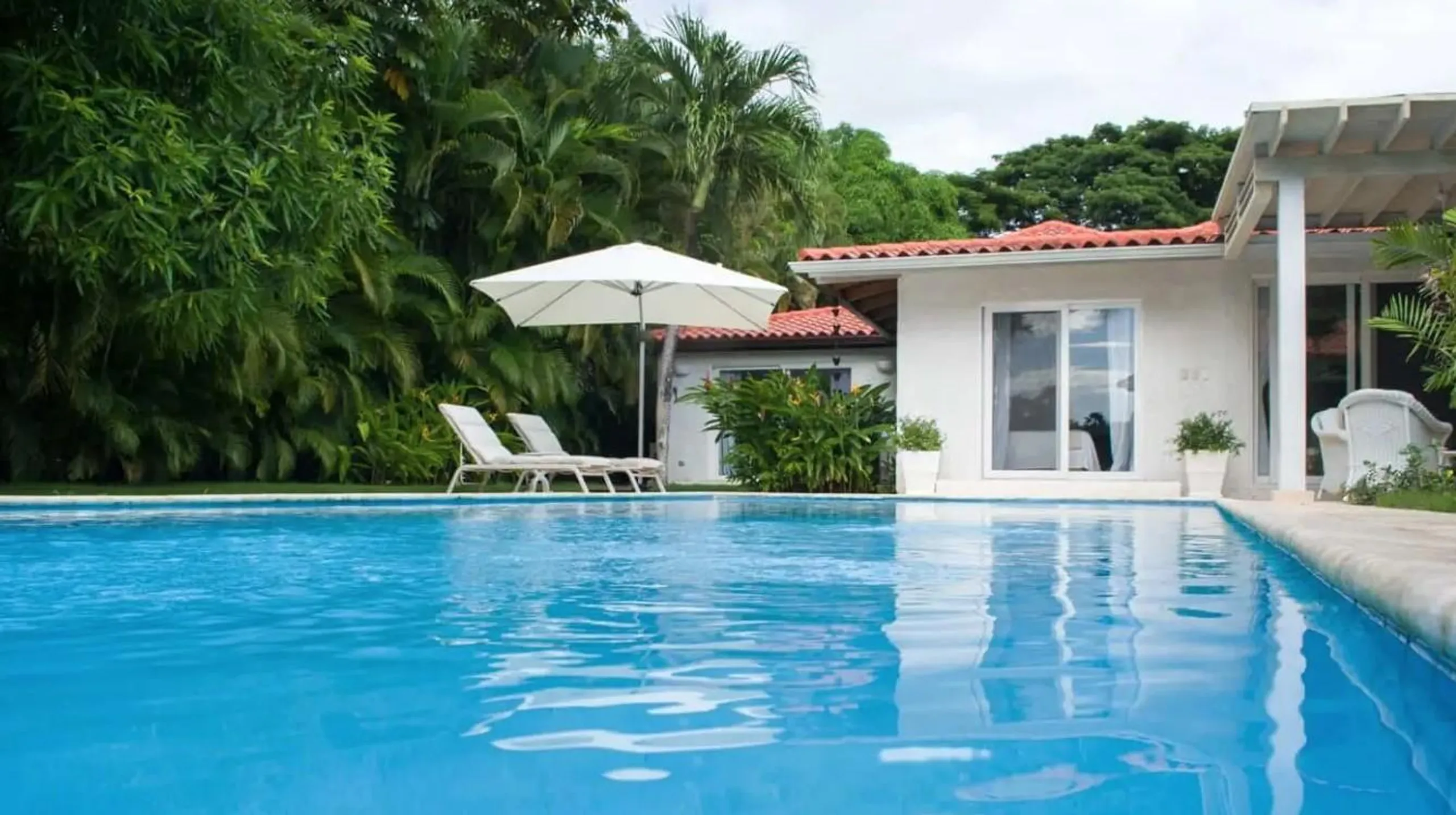 Tranquil Tropical Retreat in La Romana with Private Pool and Stunning Views — photograph 2