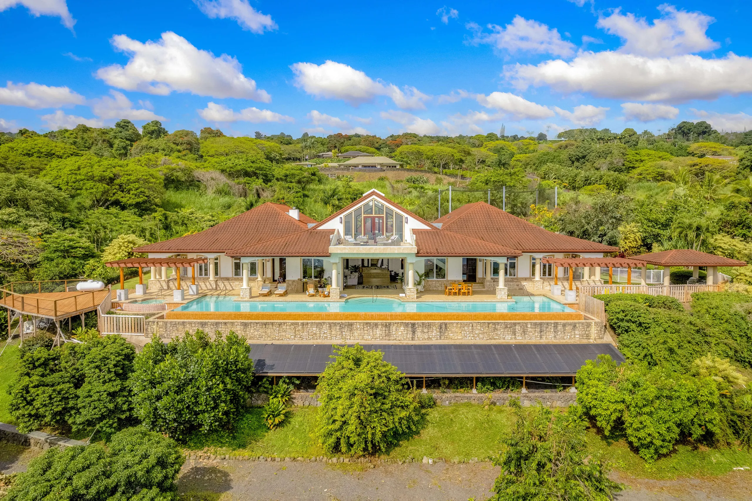 Hawaii Hideaway Estate with Infinity Pool and Panoramic Ocean Views — photograph 4