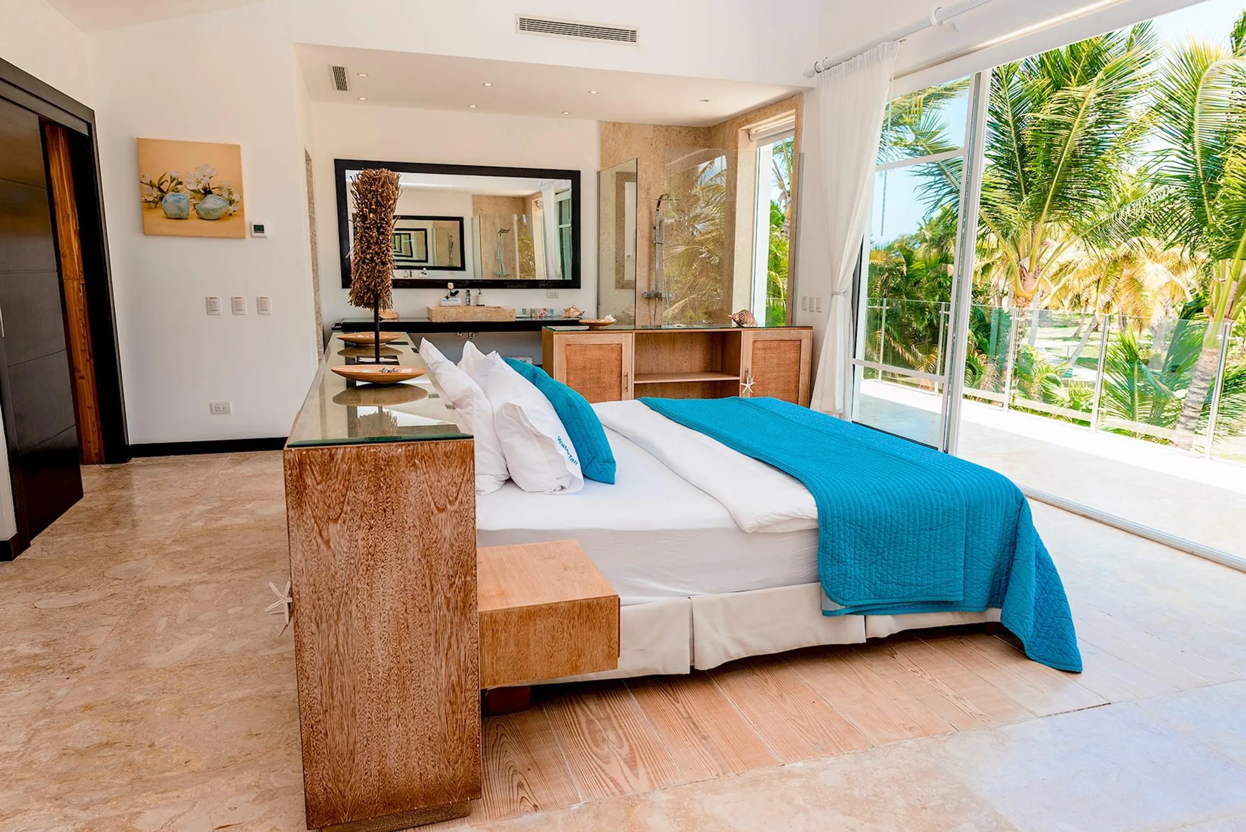 Exquisite Punta Cana Estate with Invigorating Pool — photograph 4