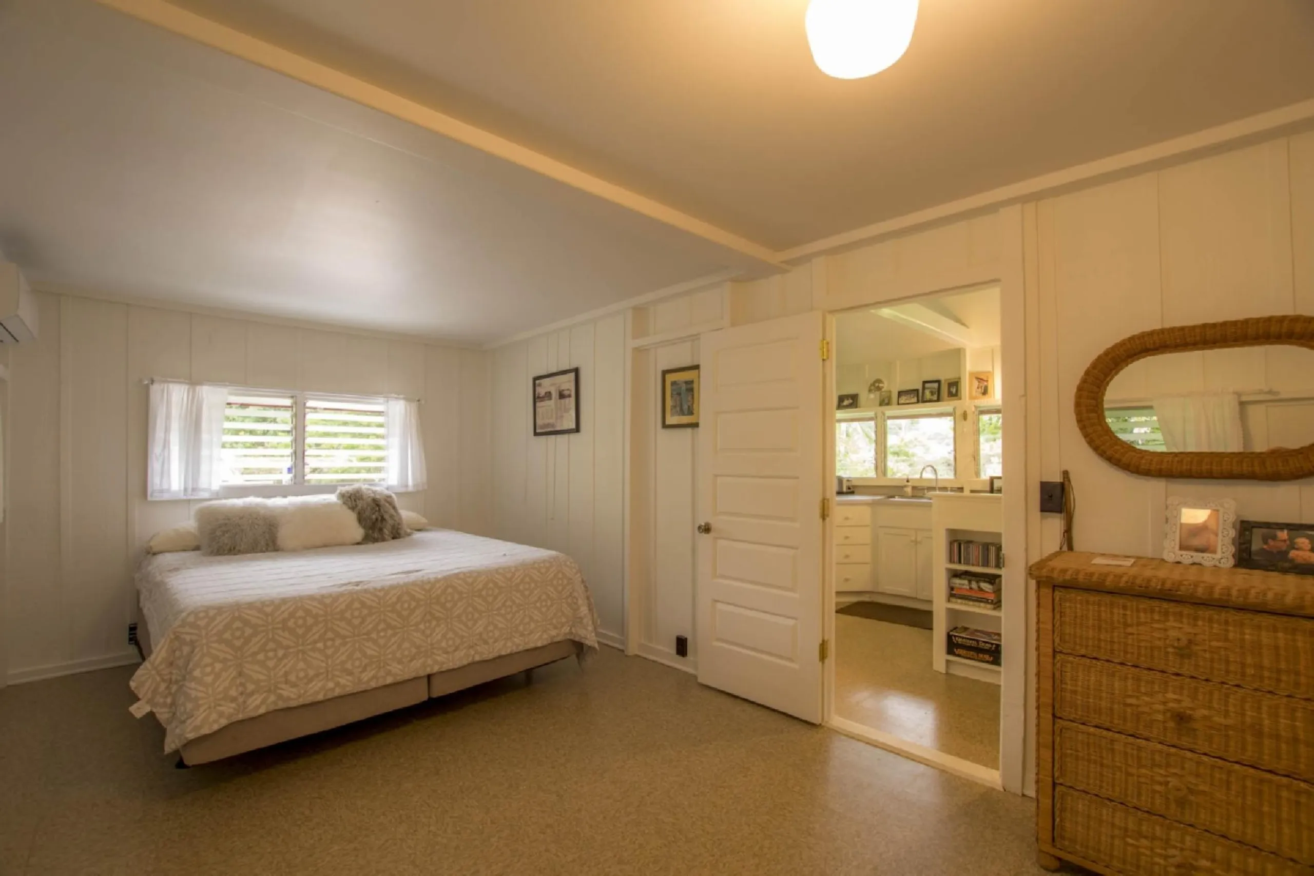 Gorgeous Bay Villa with Lush Garden Grounds with Sweeping Views of Hanalei Bay — photograph 11