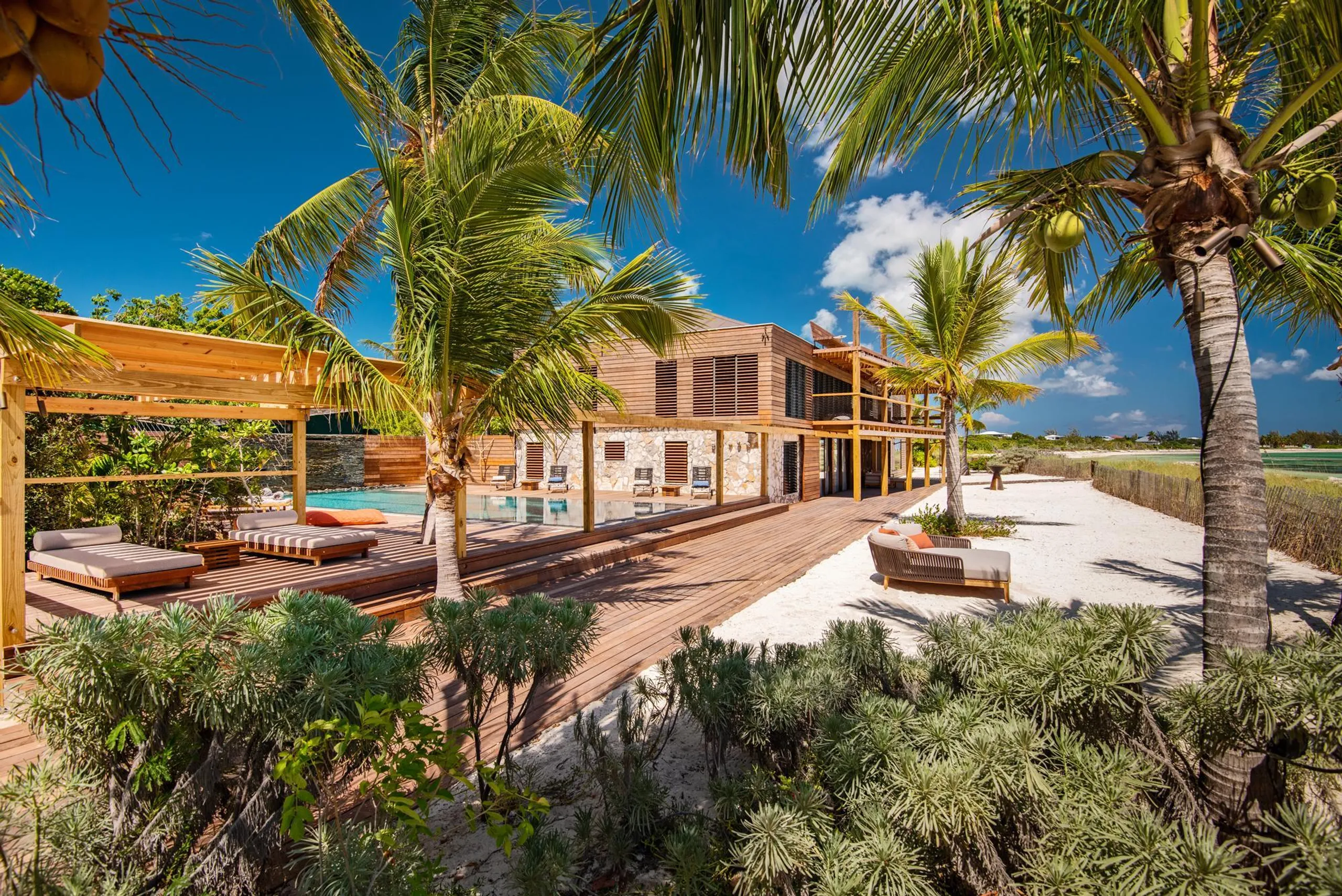 Thompson Cove Retreat: Contemporary Villa with Private Pool — photograph 9