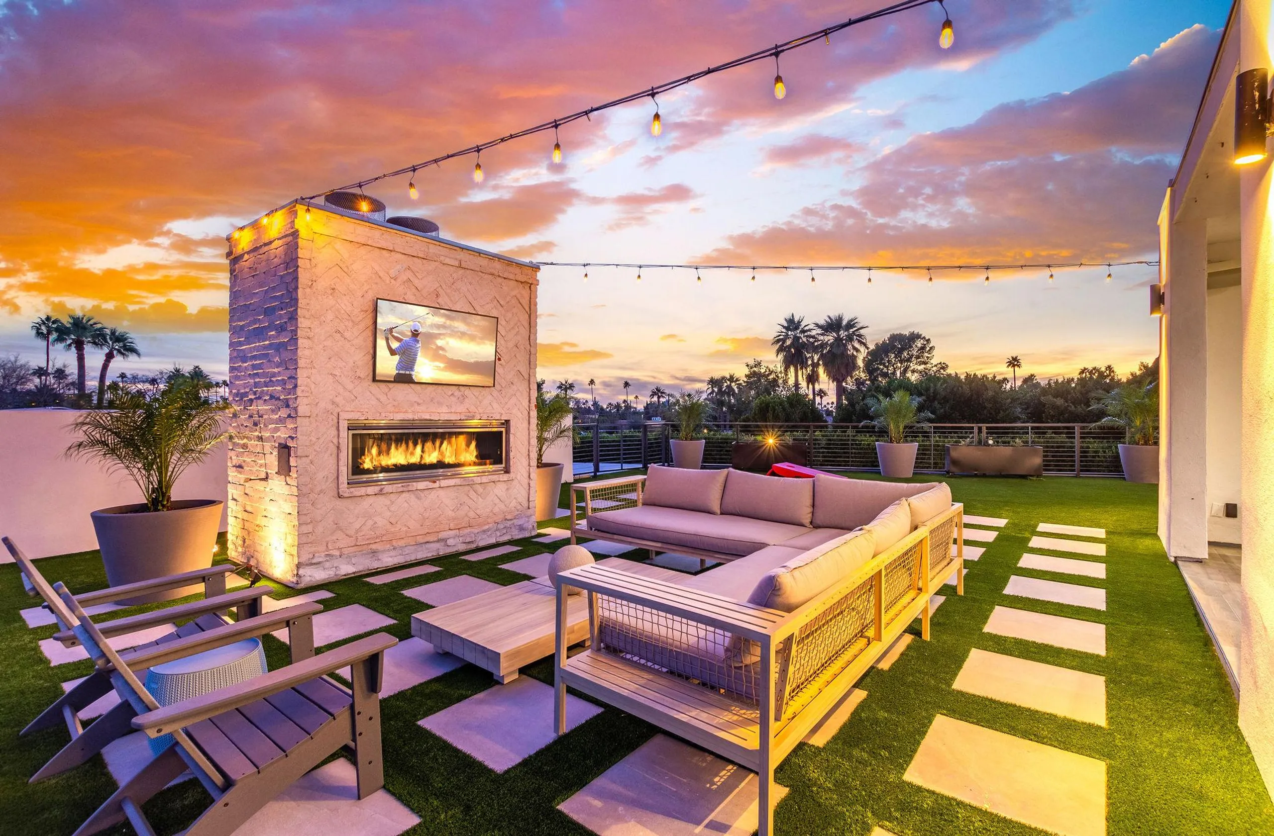 Exquisitely Furnished Old Town Scottsdale Villa with Private Heated Pool, Spa, Rooftop Deck, Sauna and Speakesy — photograph 4