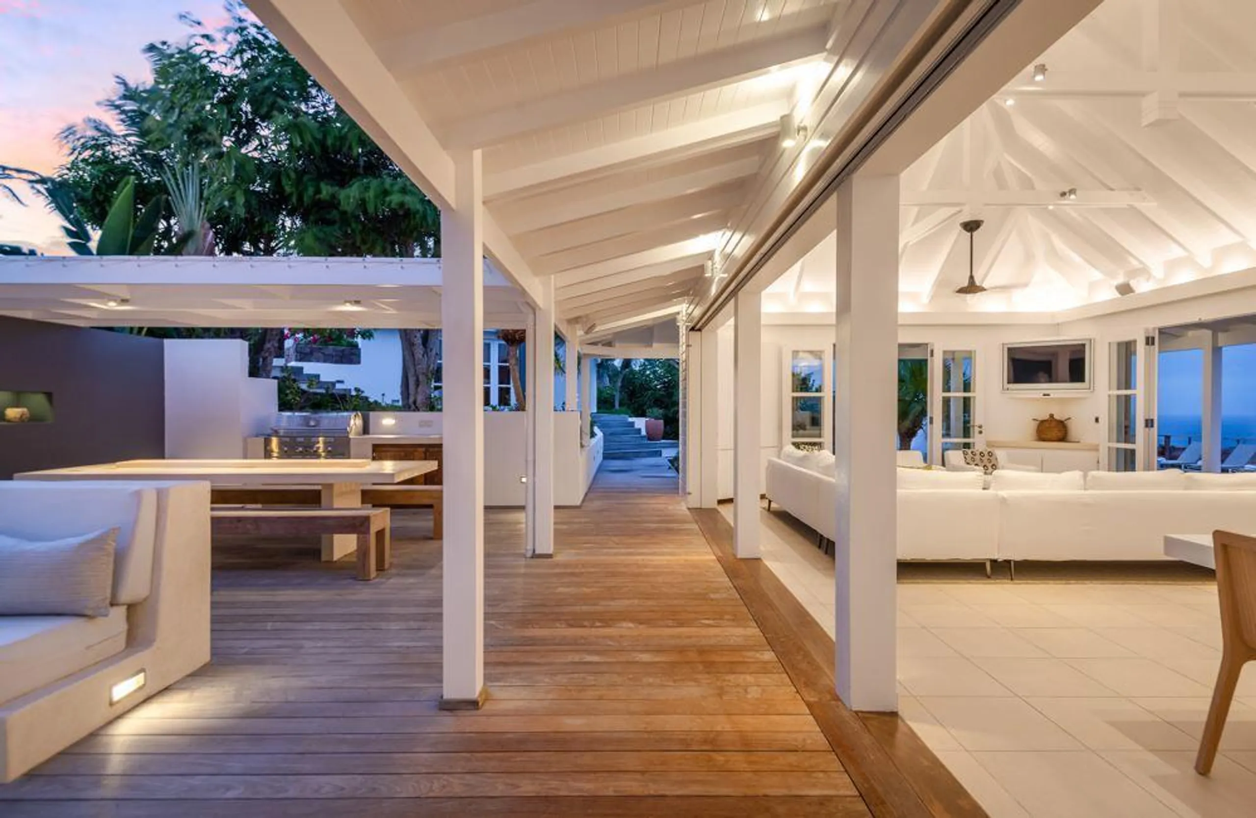 Tropical Paradise Villa in the Hills of Vitet — photograph 2