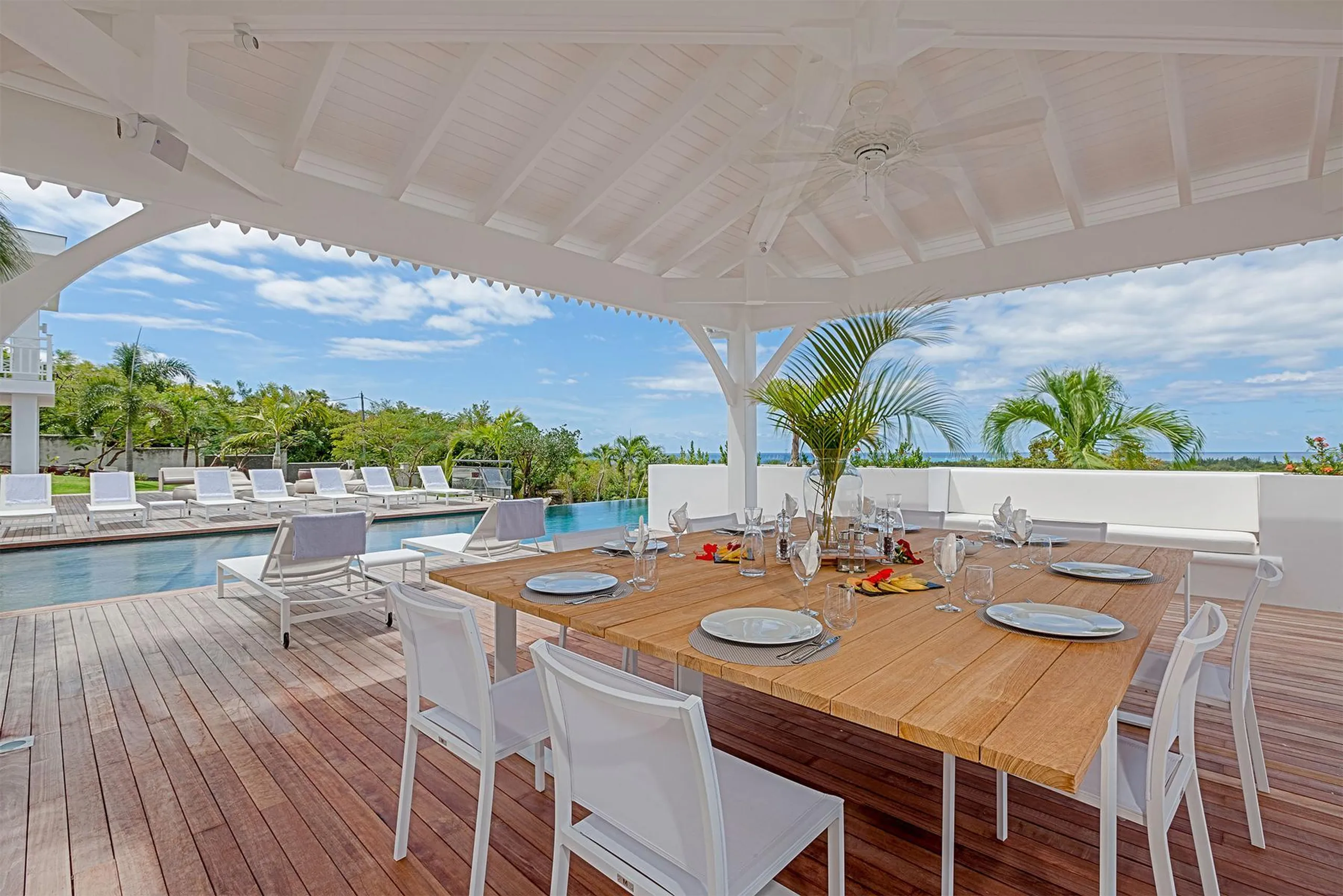 Elegant Twin Palm Villa with Private Pool and Infinity Views — photograph 6