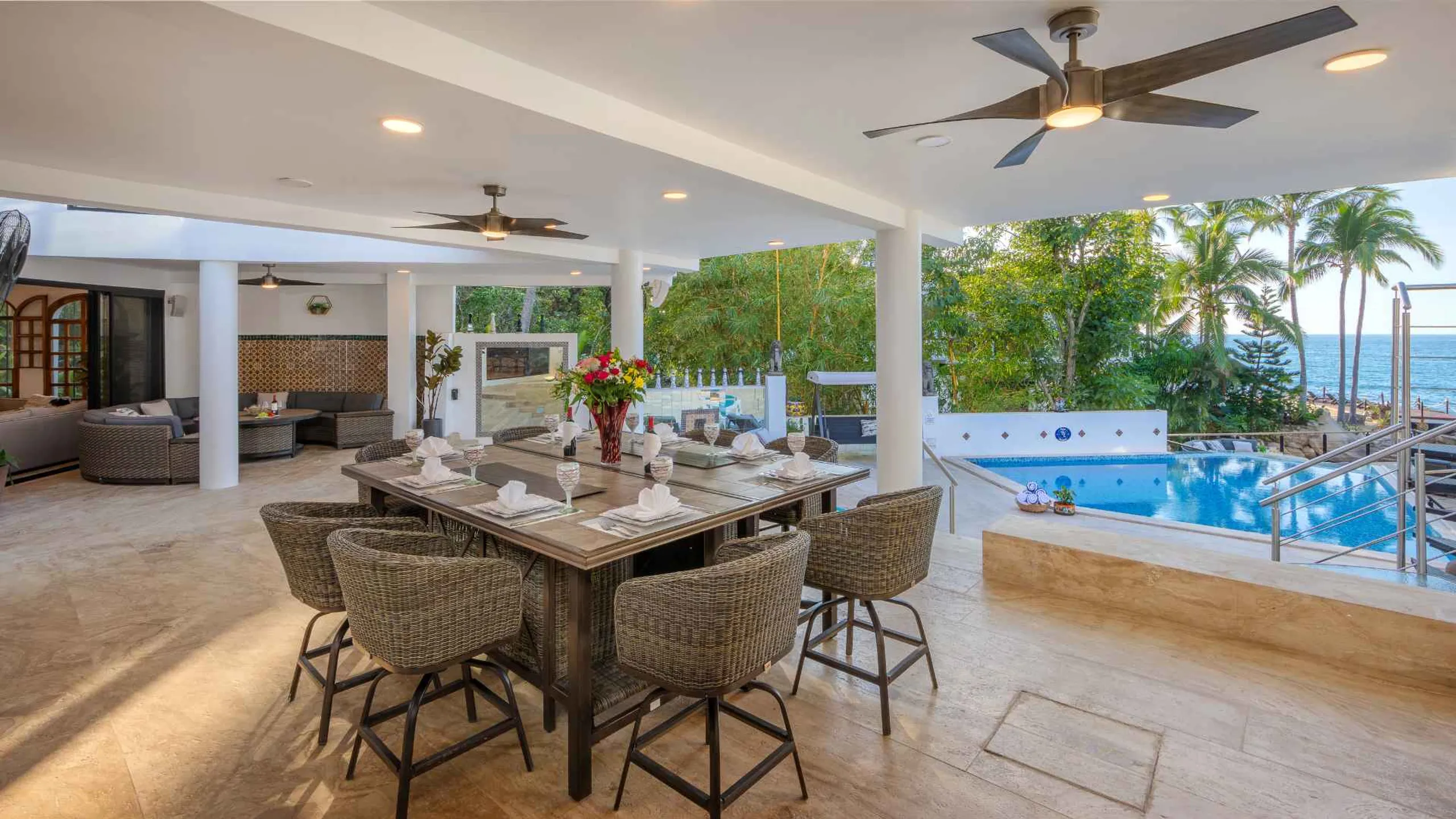 Exquisite 11-Bedroom Villa Along the South Shore with Private Pool and Ocean Views — photograph 12