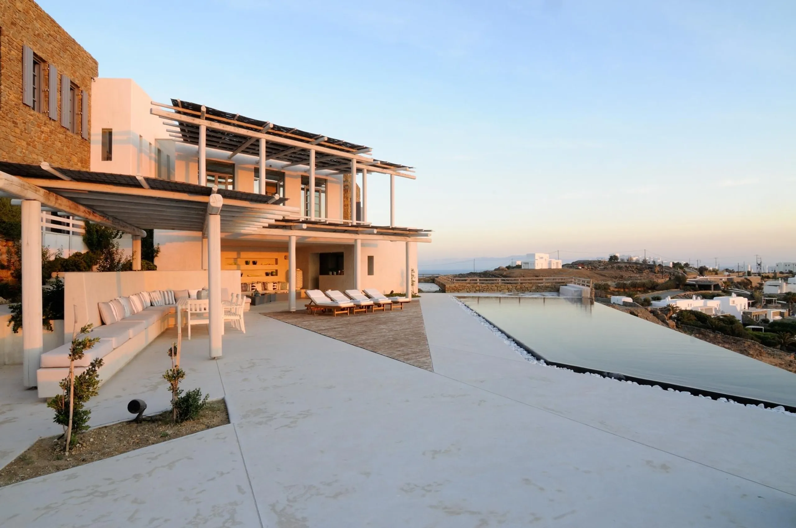 Majestic Oceanview Villa in Mykonos with Infinity Pool — photograph 3