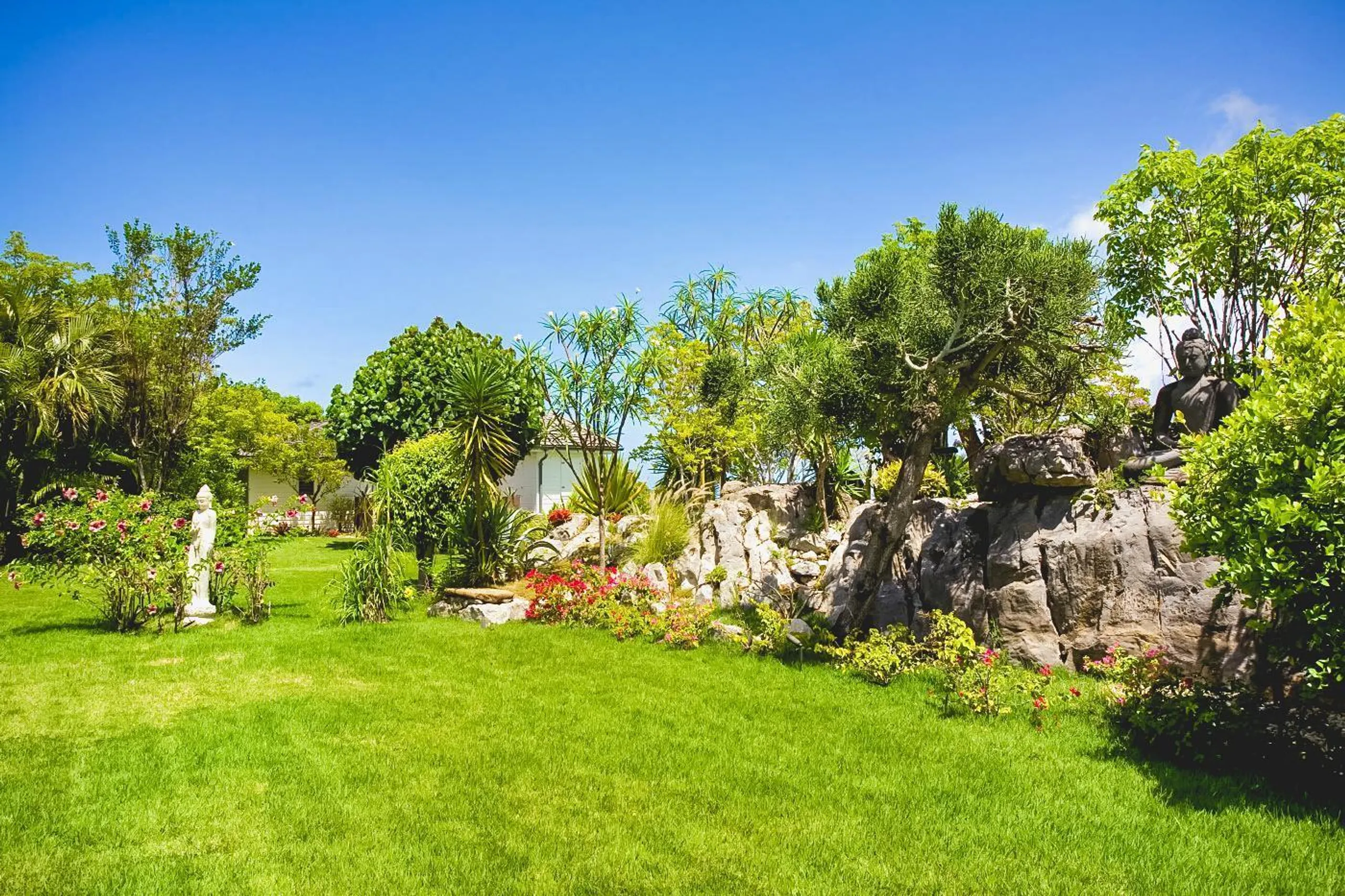 Lavish Villa with Private Pool and Zen Garden — photograph 8