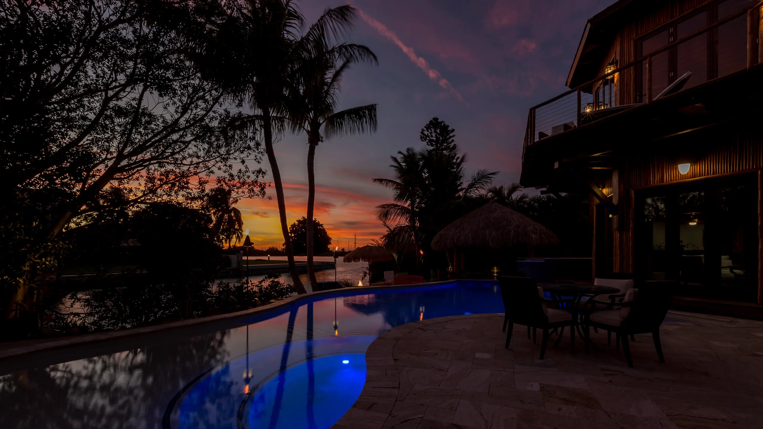 Florida Keys Oceanfront Luxury Villa with Tiki Pool and Many Amenities — photograph 12