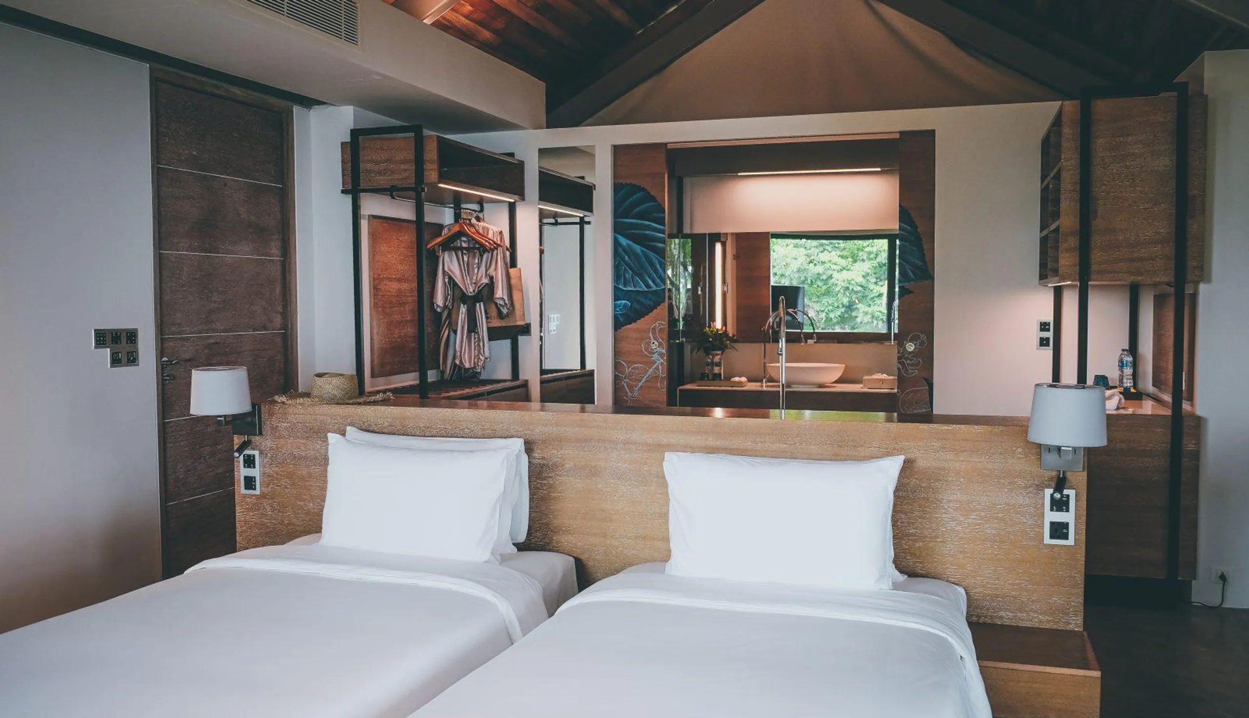 Blissful Oceanview Villa with Private Pool and Game Room — photograph 10