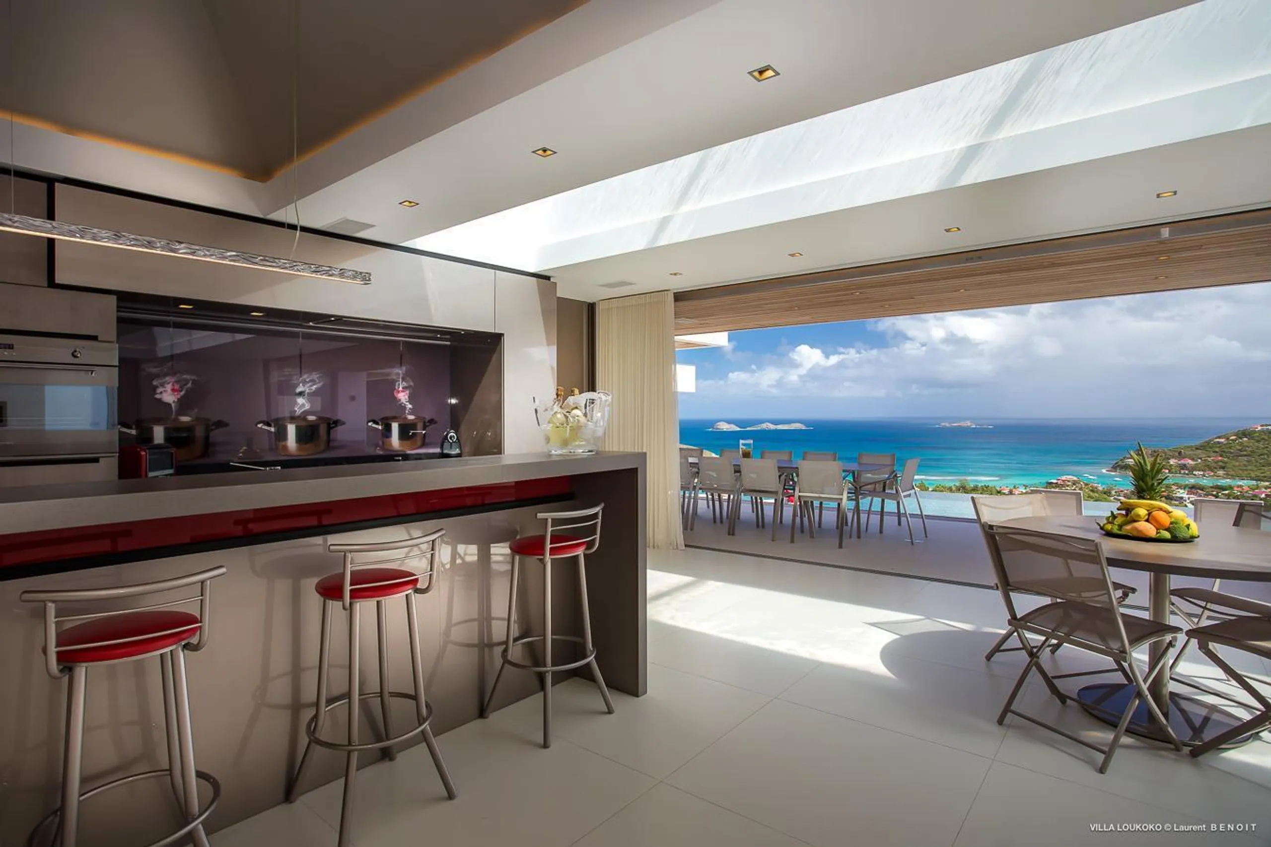 Splendorous Luxury Villa with Pool and Incredible Ocean Views — photograph 9