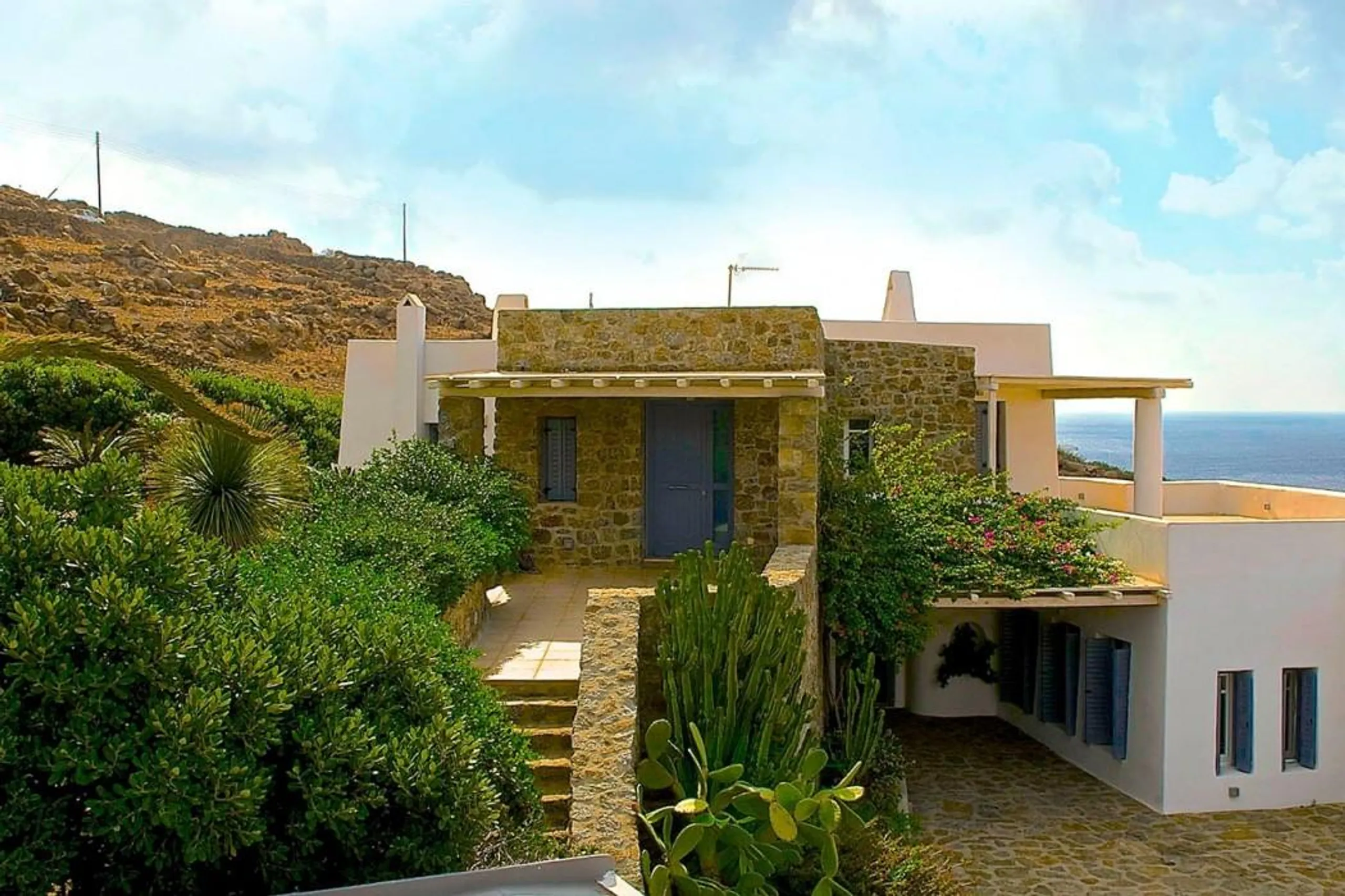 Sumptuous Mykonos Villa with Infinity Pool,  and Panoramic Aegean Views — photograph 9