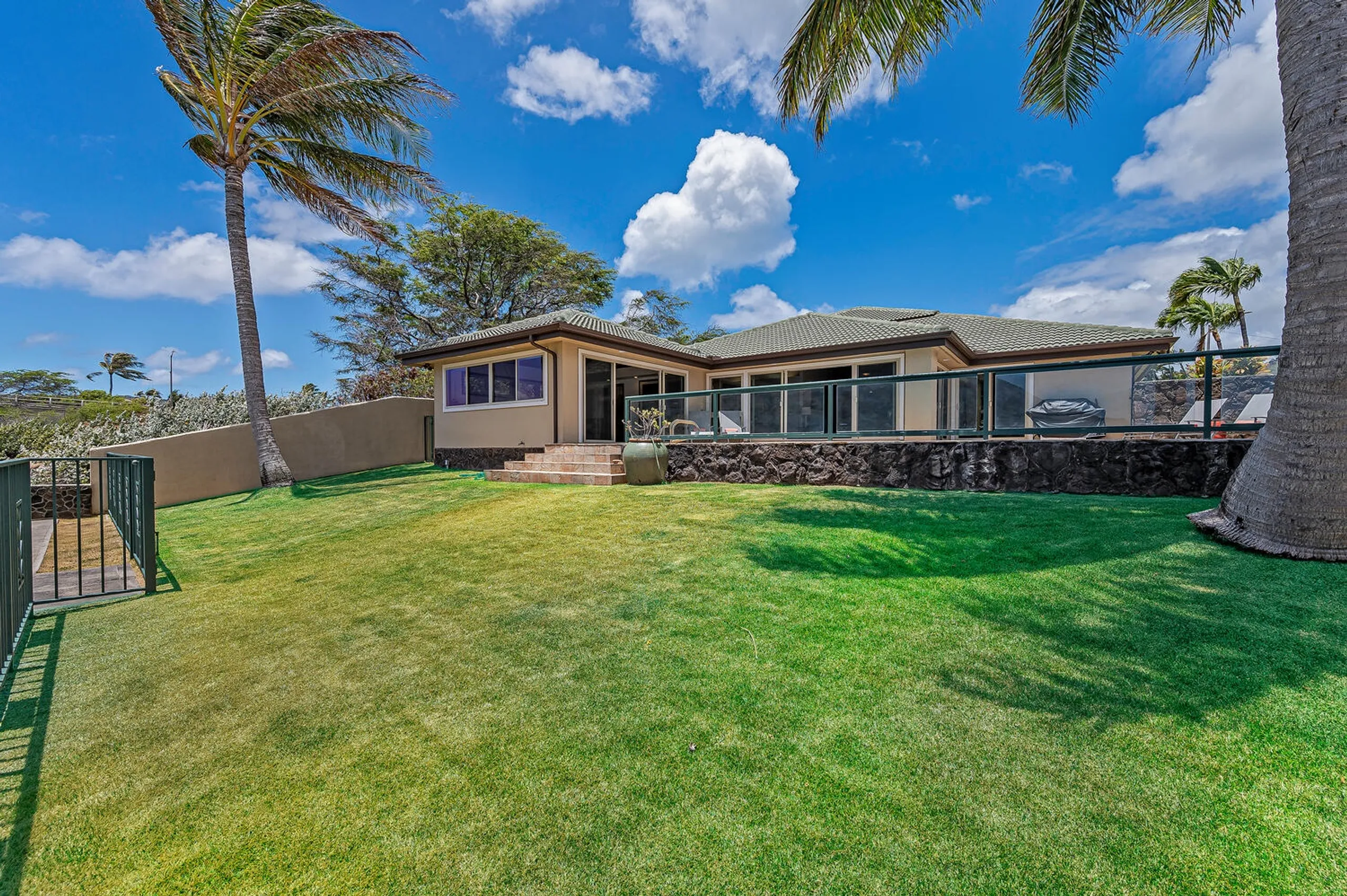 Luxury Home with Private Pool and Panoramic Ocean Views — photograph 5