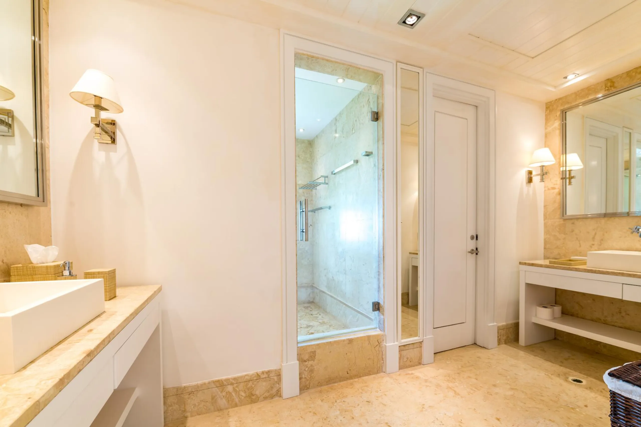 Plush and Inviting 5BR Villa with Private Pool and Stunning Caribbean Views — photograph 11