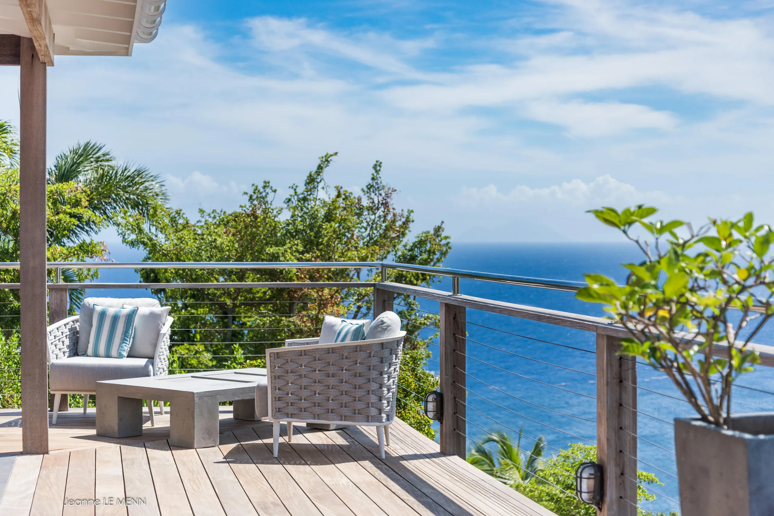 Lavish Oceanside Villa with Private Pool and Outdoor Grill — photograph 5