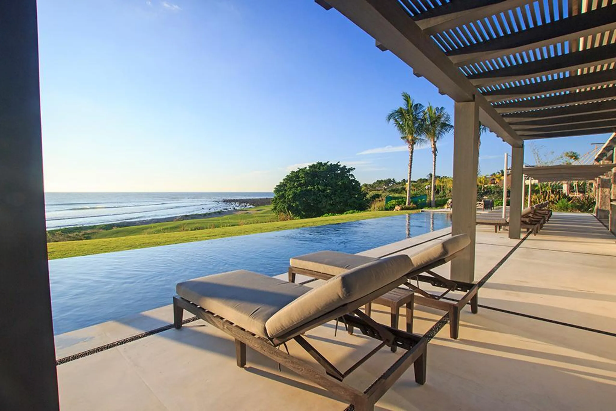 La Punta Beach Front Luxury Estate with Infinity Pool and Panoramic Ocean Views — photograph 5
