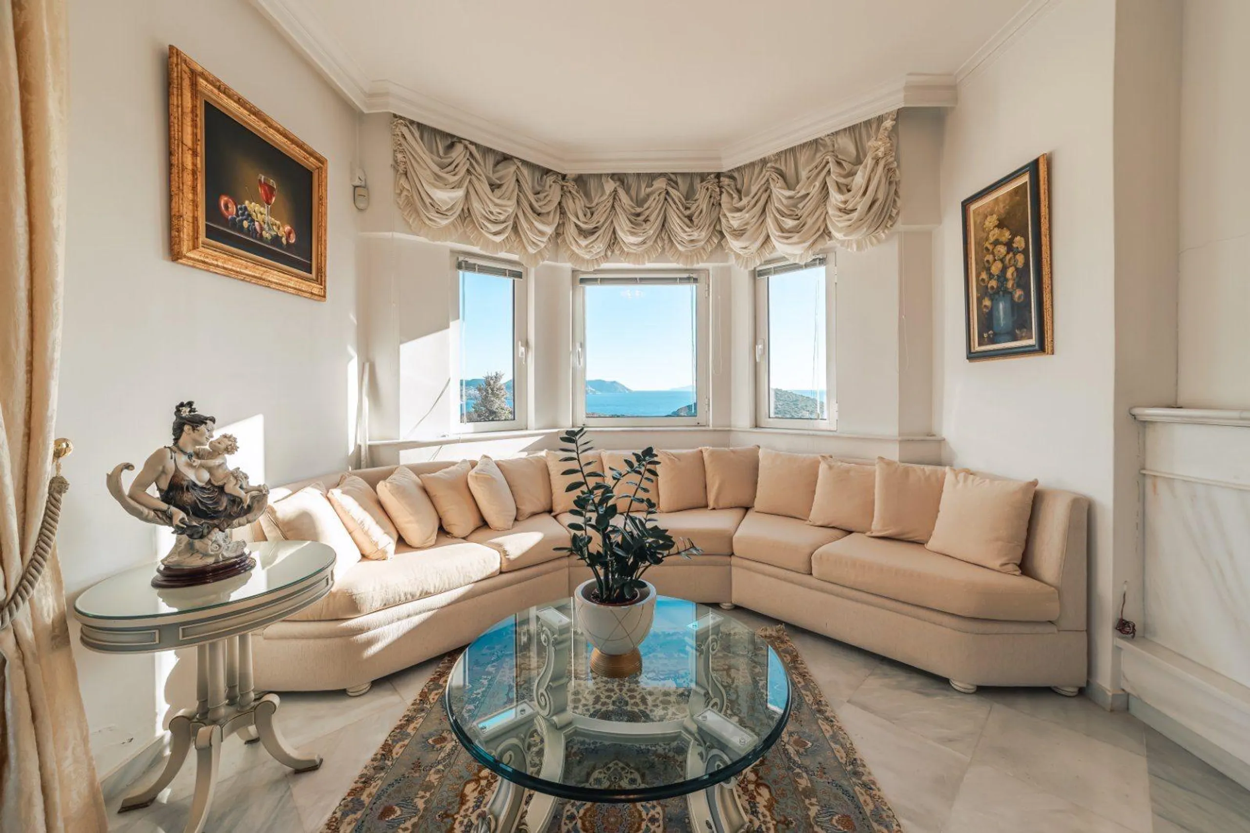 Pristine Luxury Villa with Outstanding Views and Private Pool — photograph 7