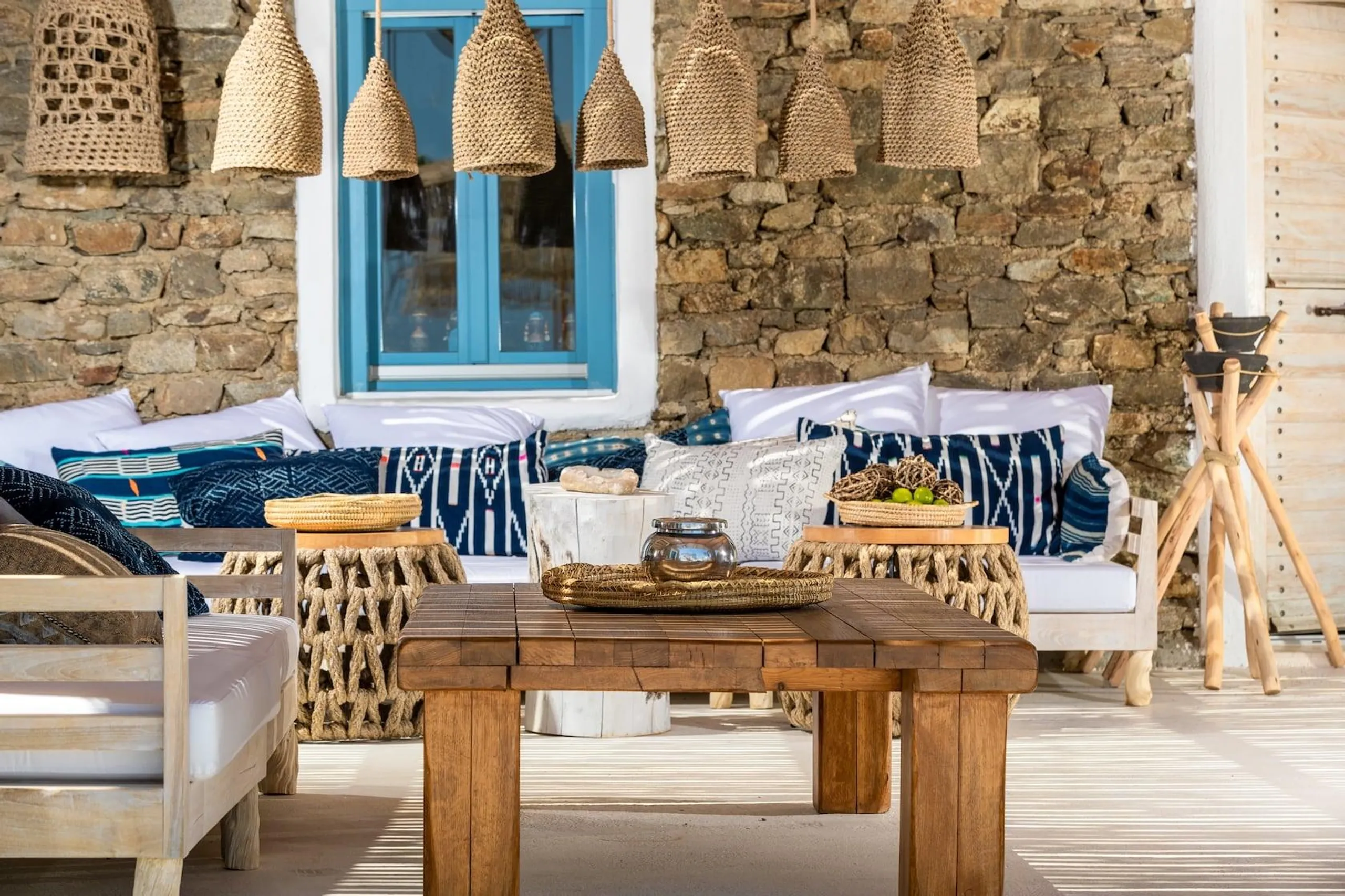 Decorative Beachfront Villa in Mykonos with Infinity Pool — photograph 10