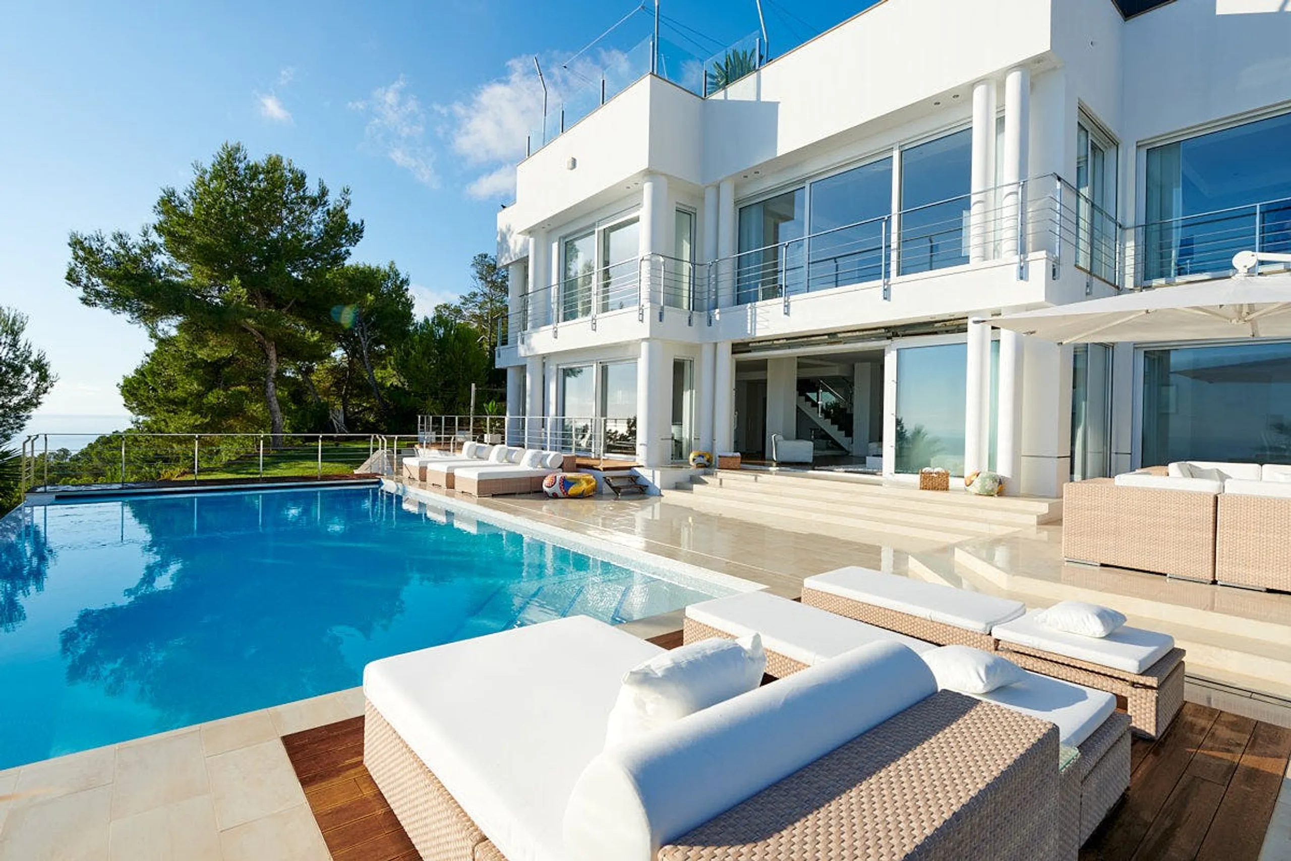 Exquisite Oceanview Villa in Ibiza with Infinity Pool and Jacuzzi — photograph 11