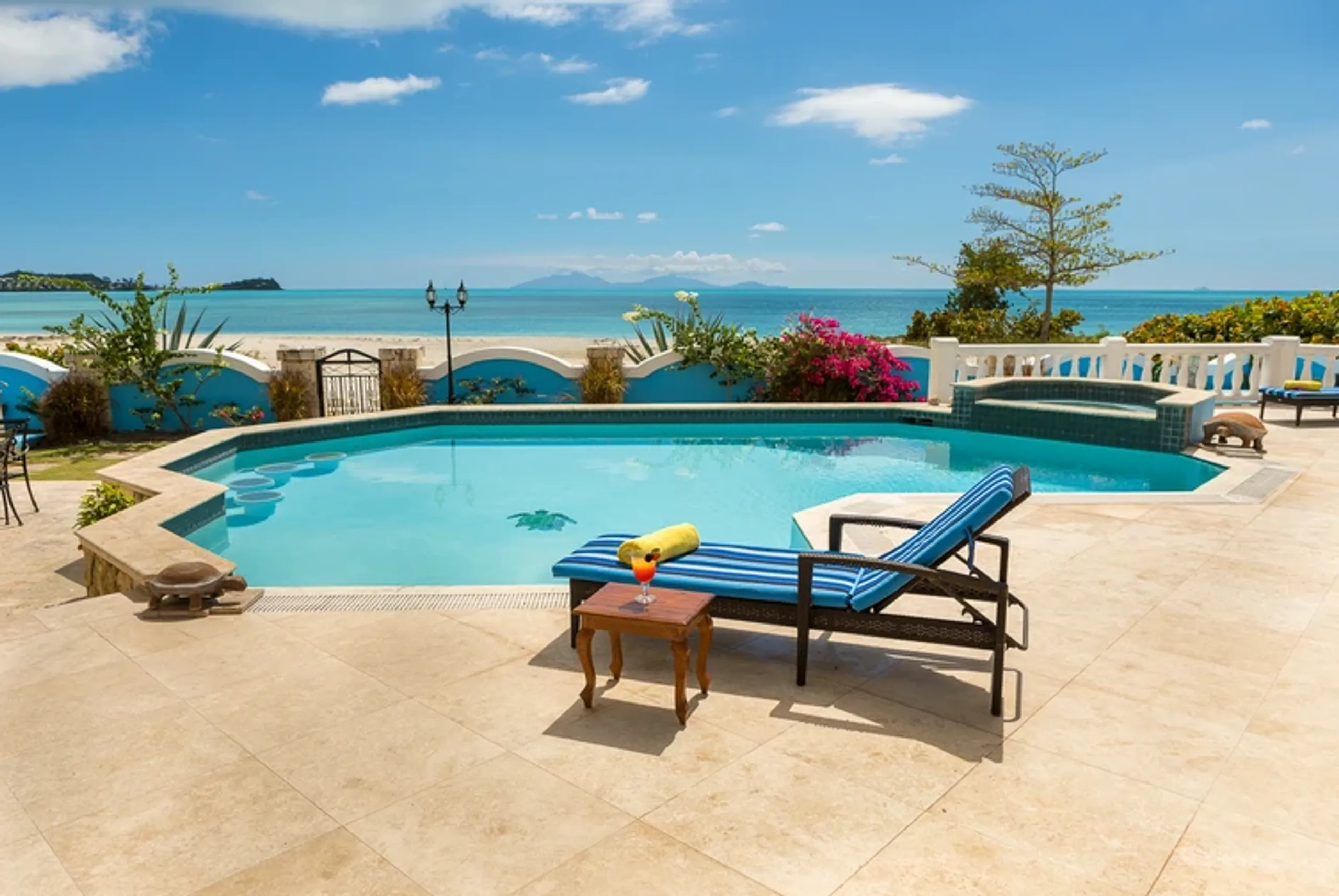 Serene Villa with Private Pool, Direct Beach Access, and Stunning Views — photograph 12