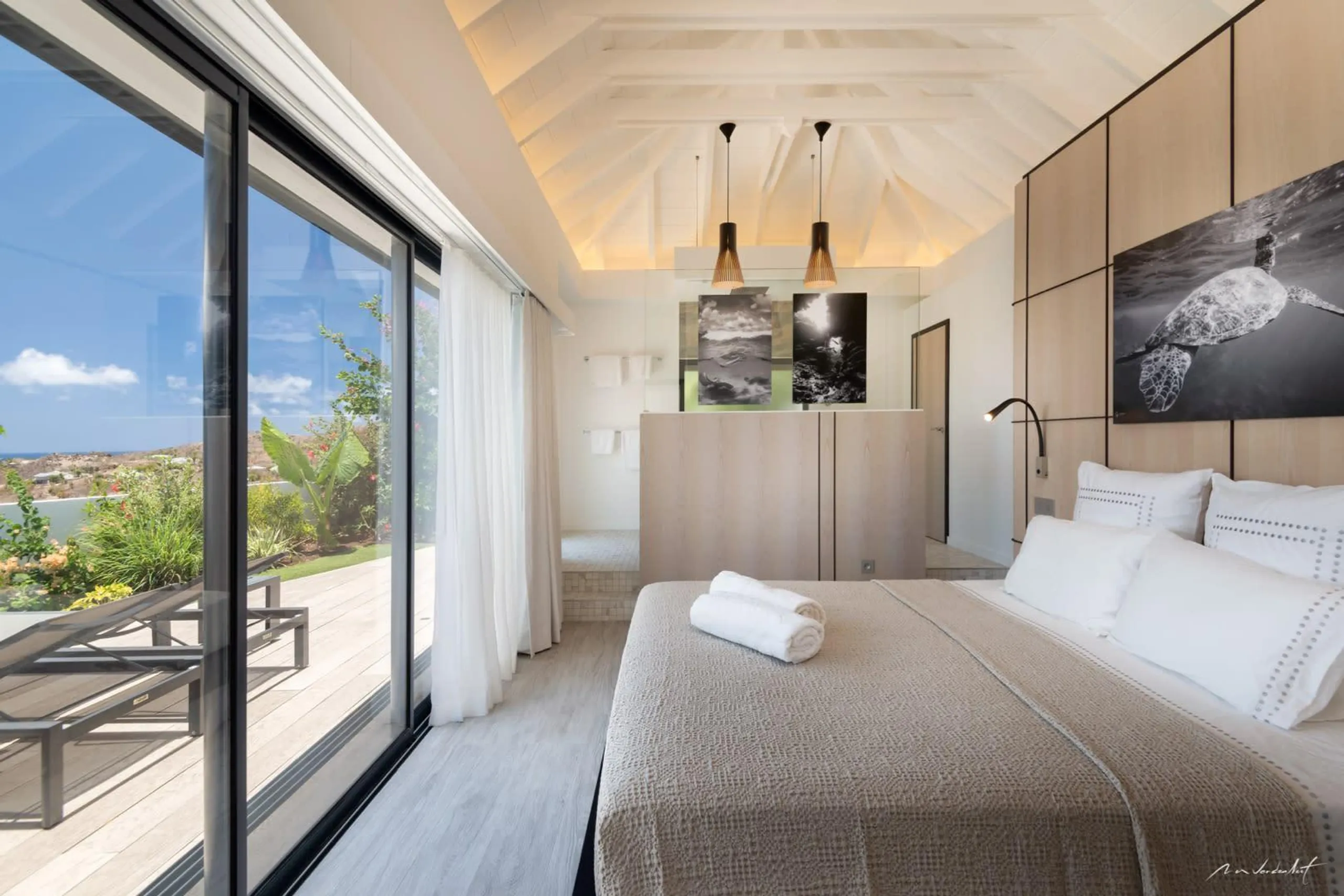 Stunning Modern Villa On The Hills With Pool And Panoramic View — photograph 7