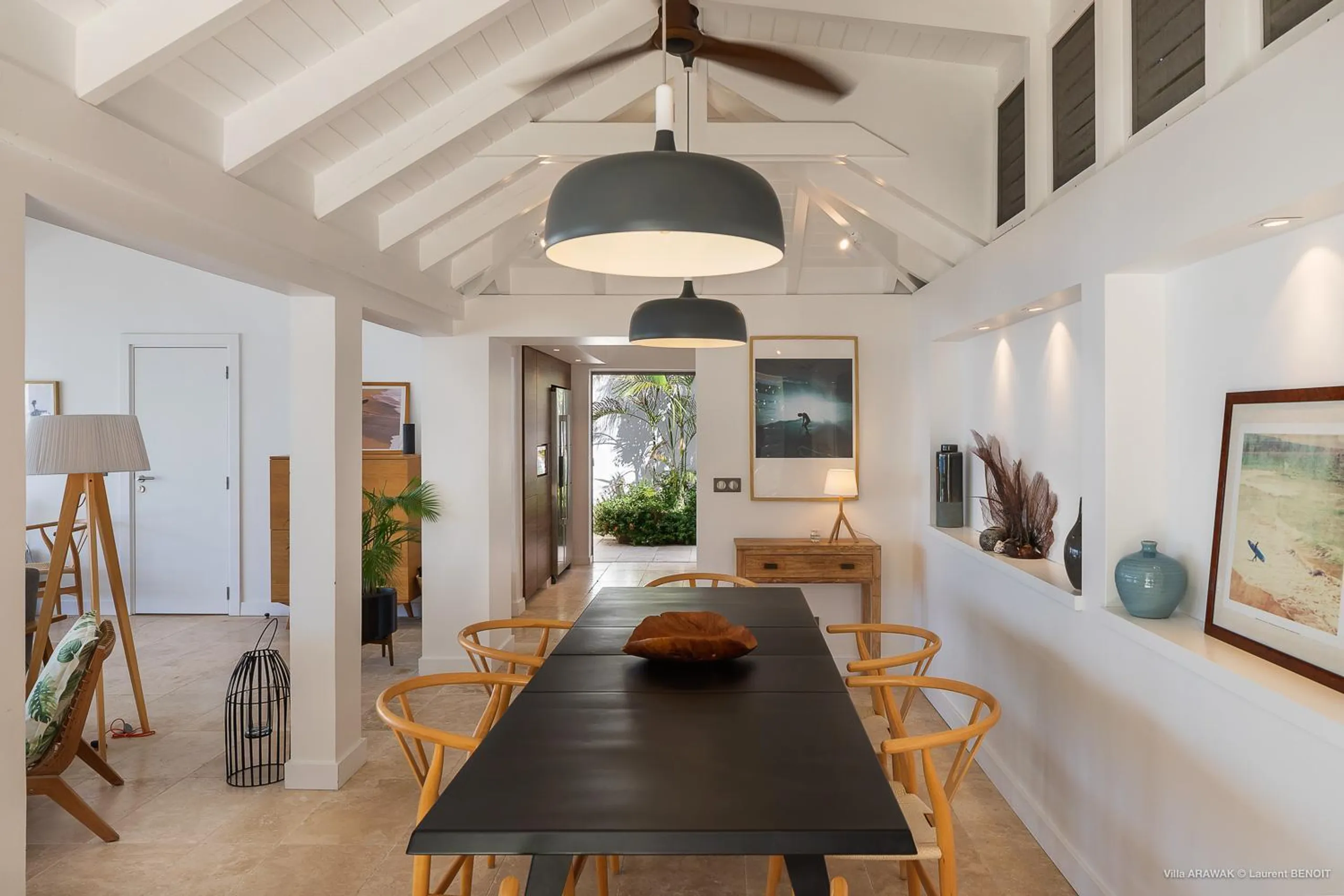 Chic Seaview Villa with Private Pool and Outdoor Grill — photograph 9