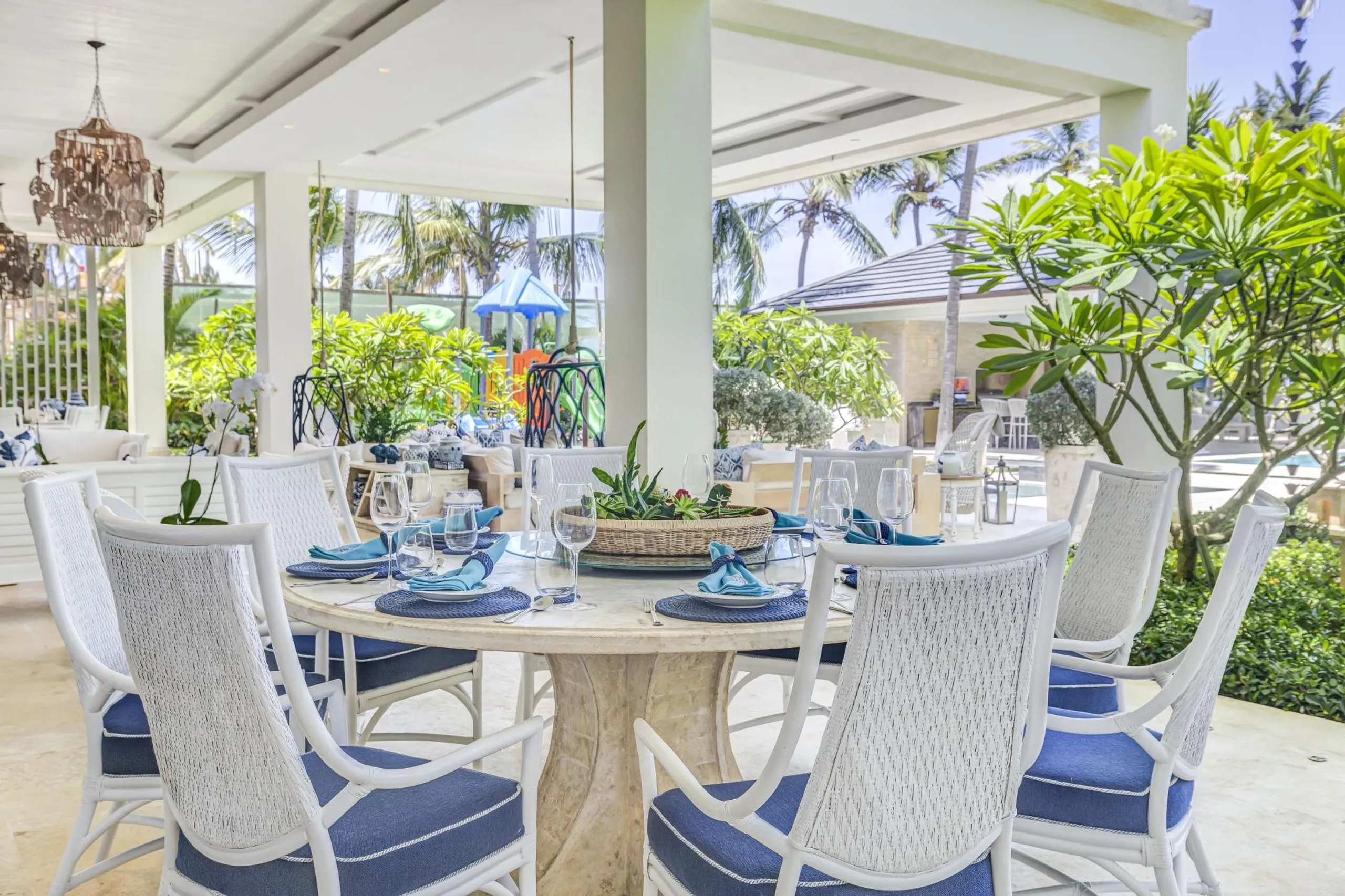 Beachfront 9BR Villa with Private Pool, Spa, &  Direct Ocean Access — photograph 9