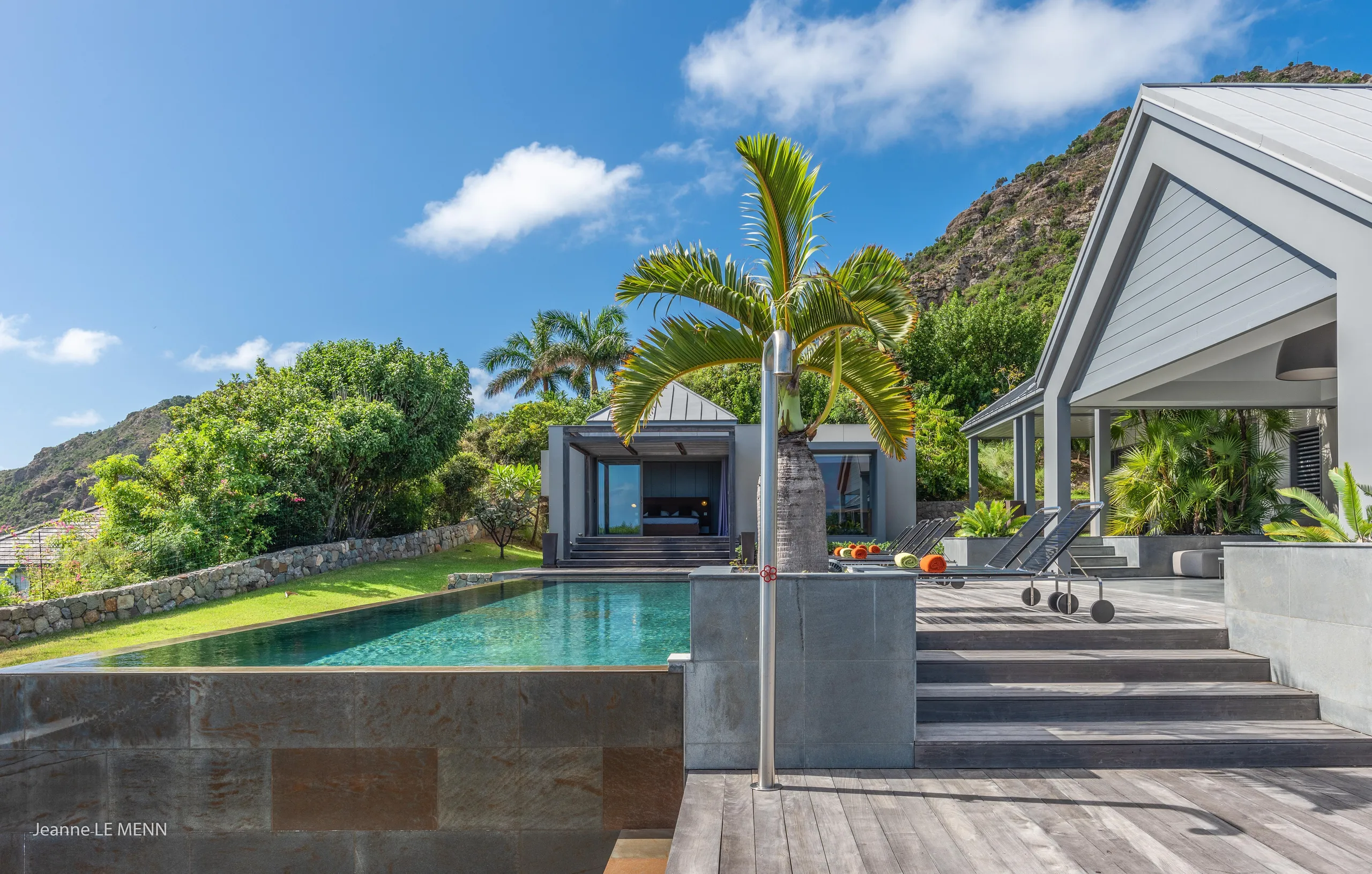 Majestic Vitet Villa with Infinity Pool and Lovely Ocean Views — photograph 2