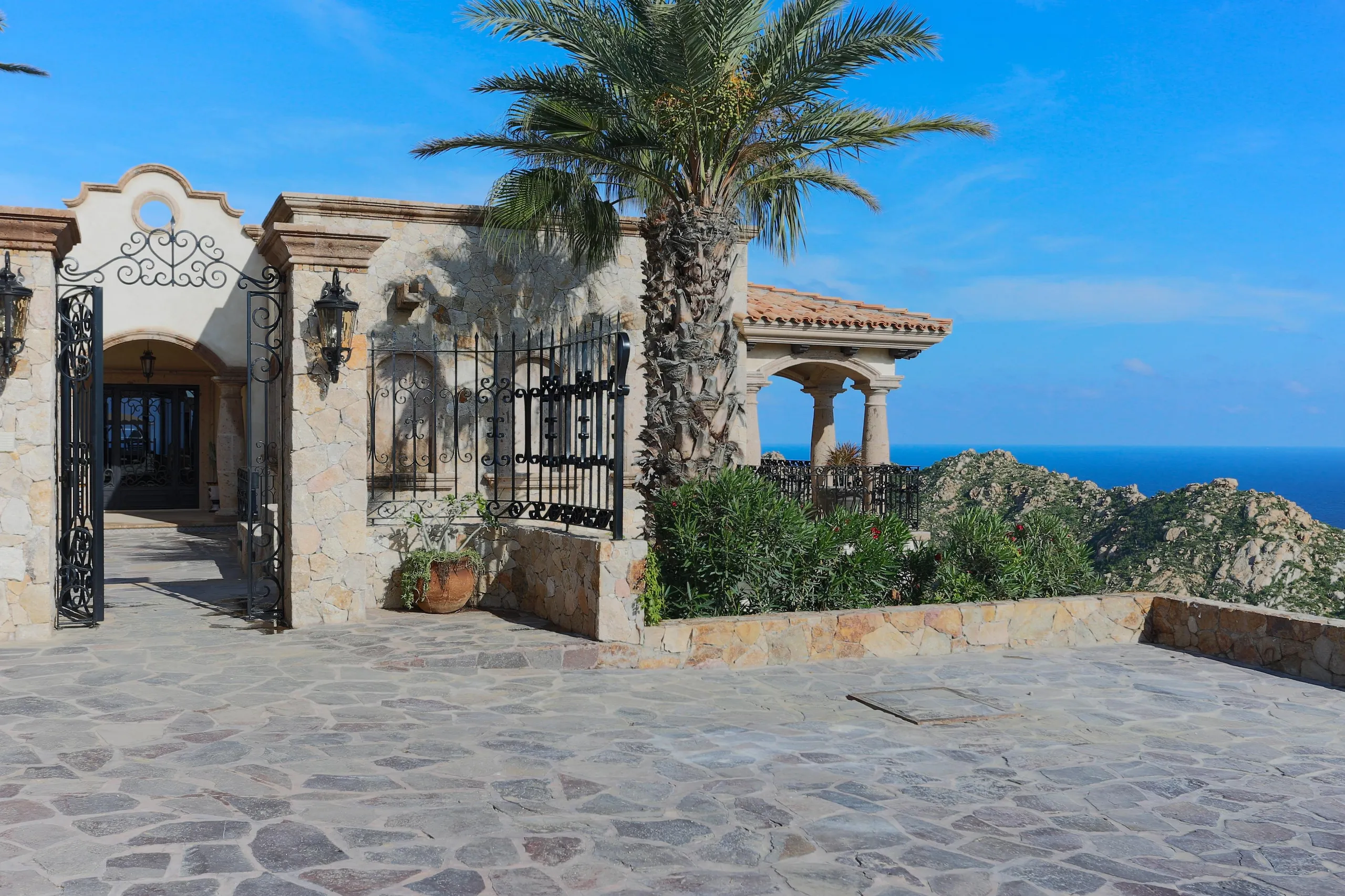 Luxury Estate Overlooking Cabo’s Pedregal Hills with Spectacular Ocean Views — photograph 8