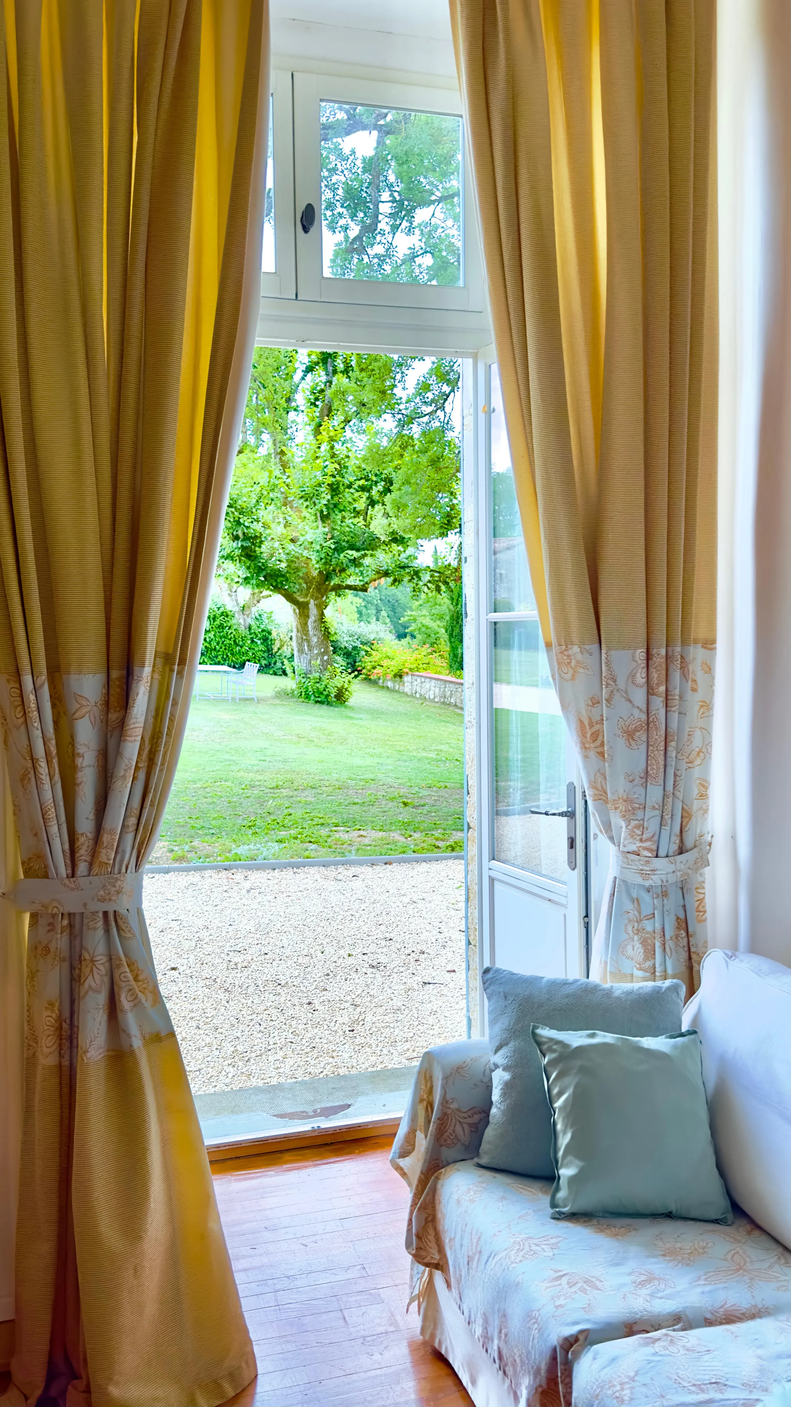 Gascony Hidden Luxury Retreat with 12-BR and Outdoor Pool — photograph 9