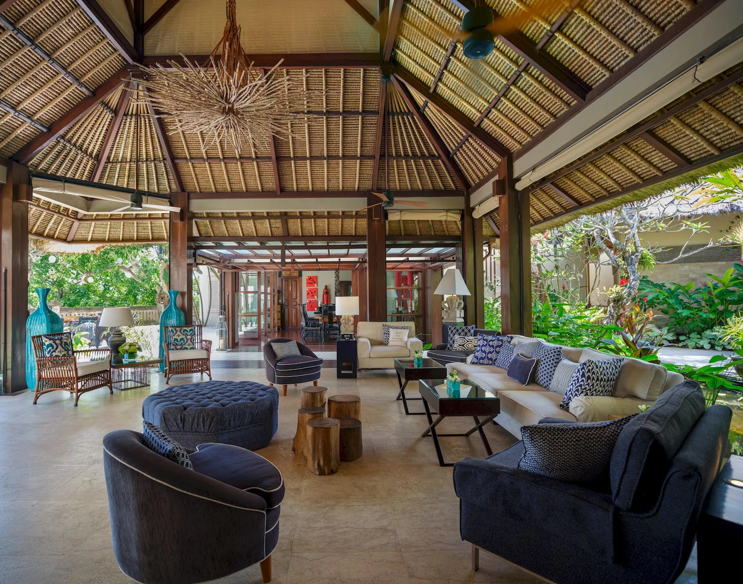 Elegant Seaview Villa with Invigorating Pool — photograph 6