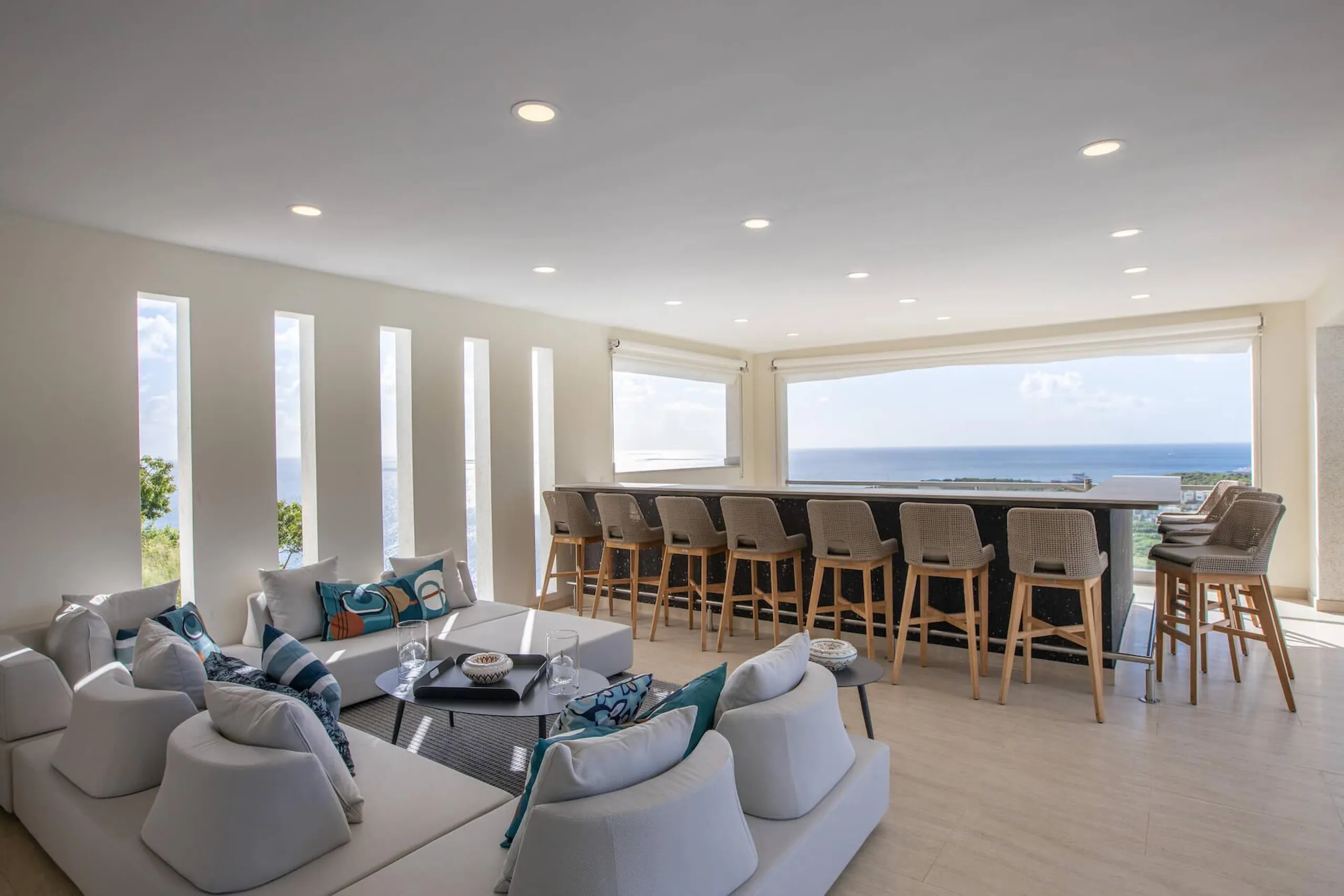 Indigo Bay's Decadence Luxury Villa with Infinity Pool and Breathtaking Ocean Views — photograph 9