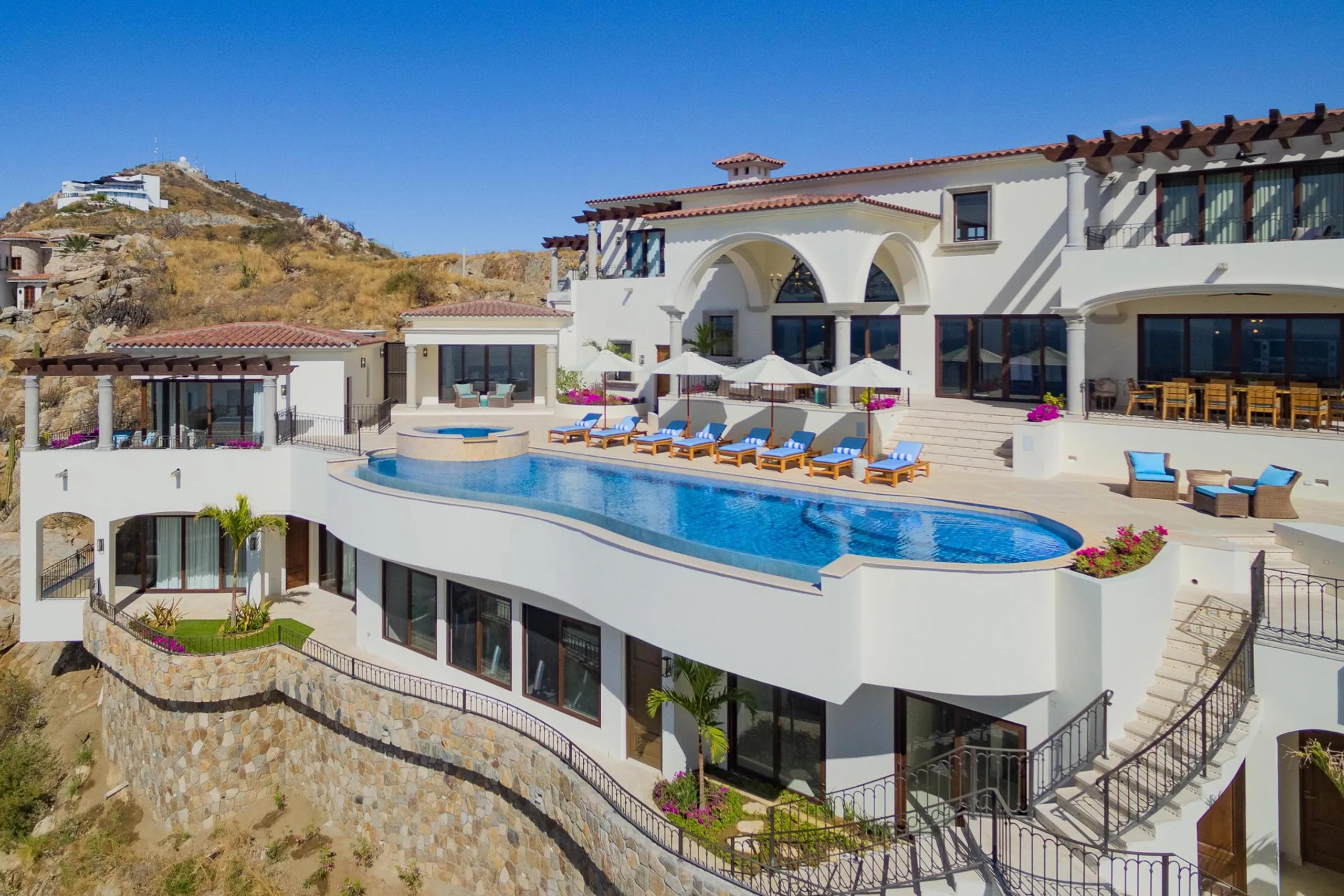 Spectacular Los Cabos Villa in Pedregal with Infinity Pool and Sweeping Ocean Views — photograph 5