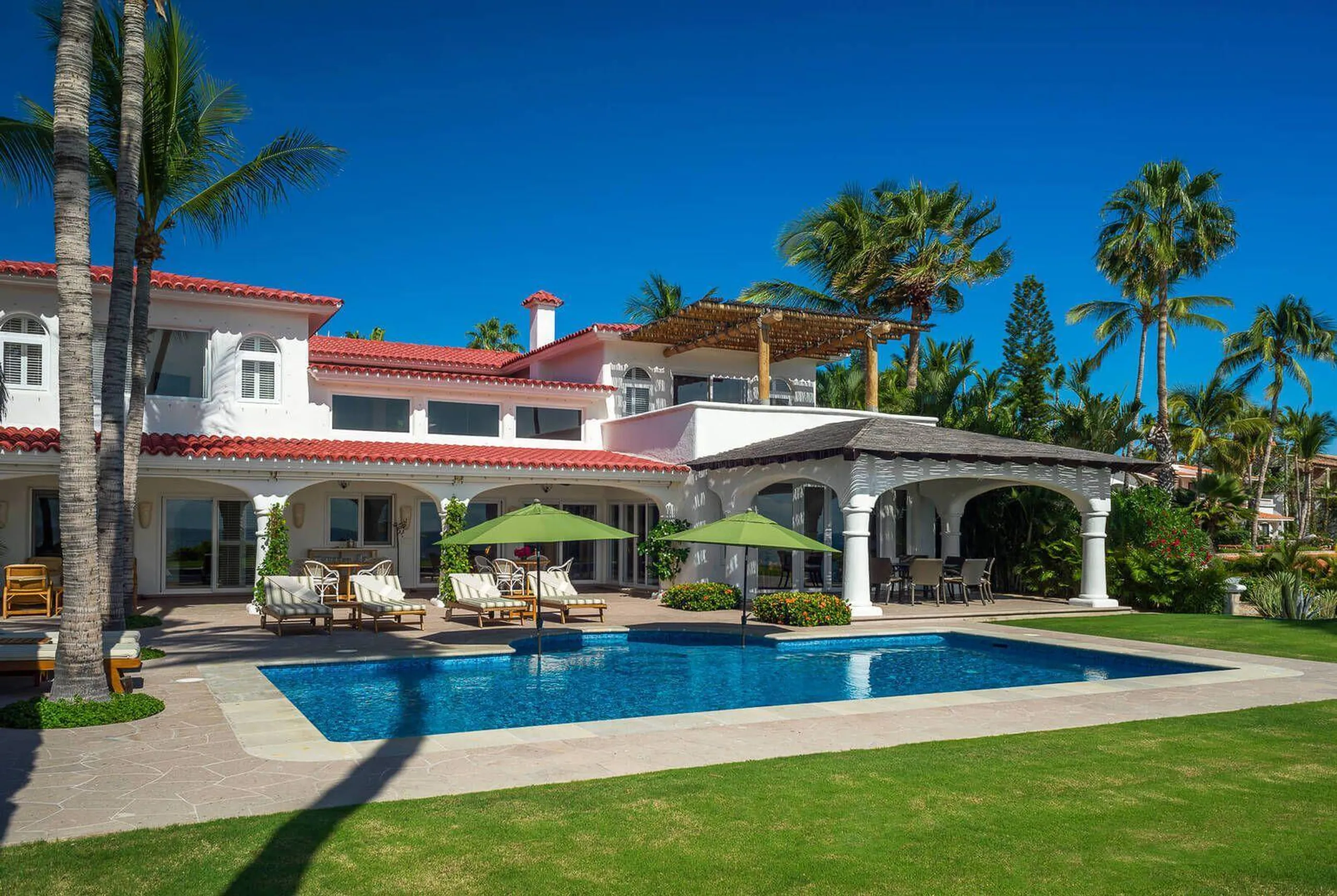 Impressive Palmilla Norte Villa with Pool and Ocean Views; — photograph 2
