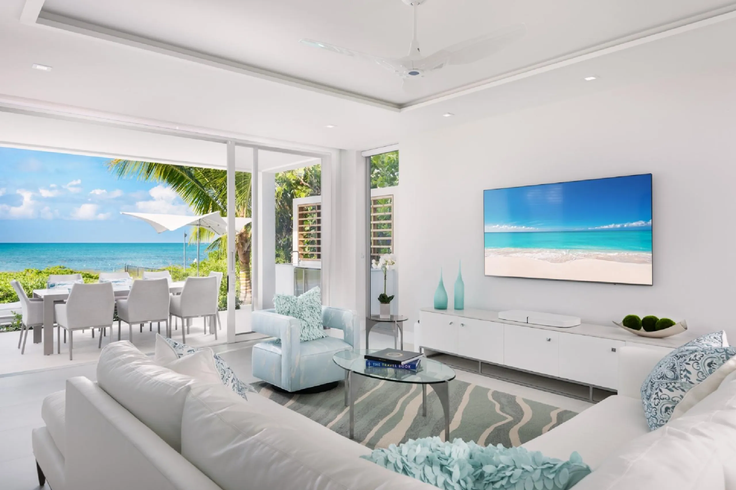 Grace Bay Beachfront Villa, Steps to the Beach with Private Infinity Pool — photograph 8