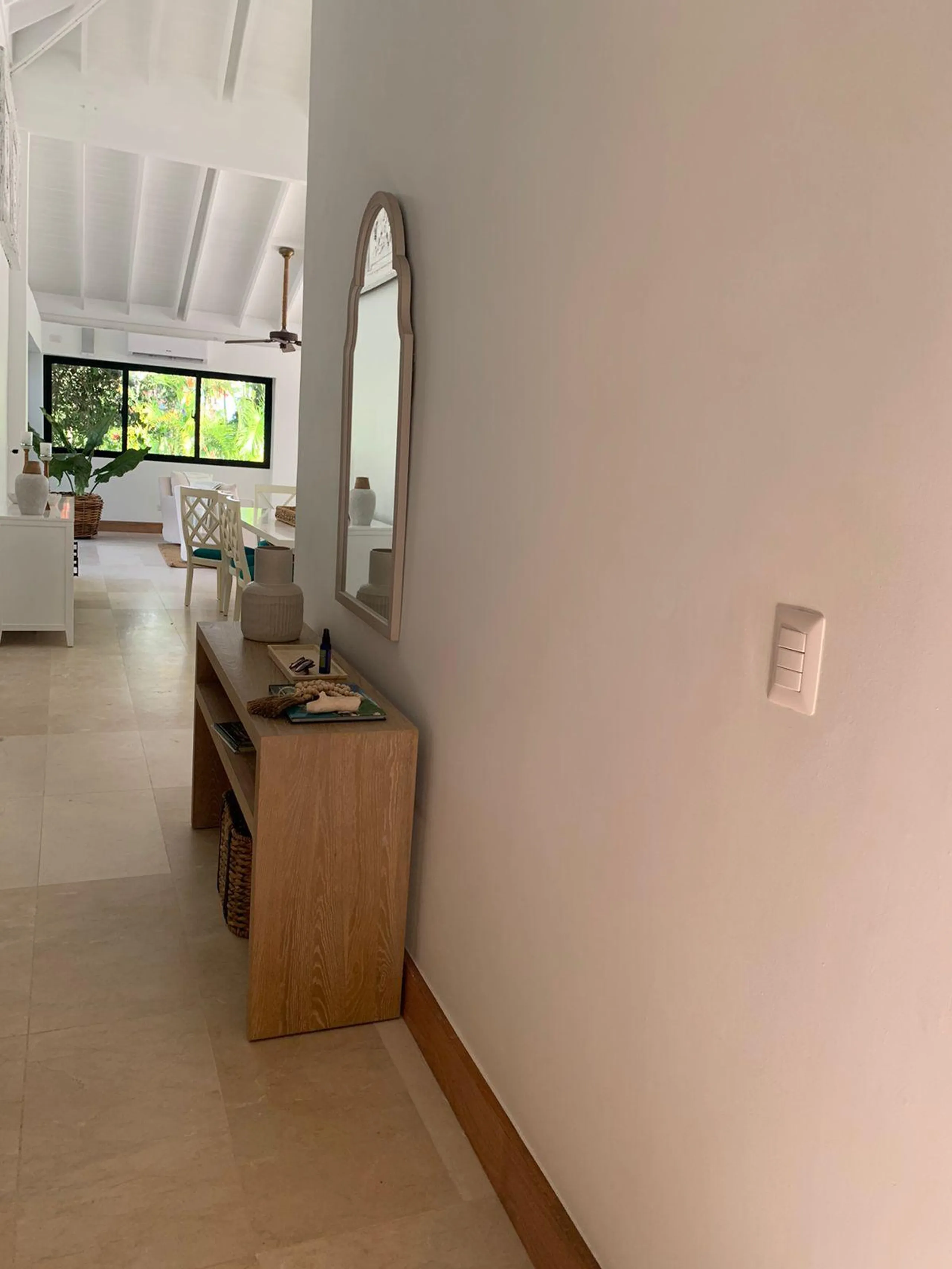 Stunning Tropical Retreat with Private Pool and Hot Tub — photograph 7