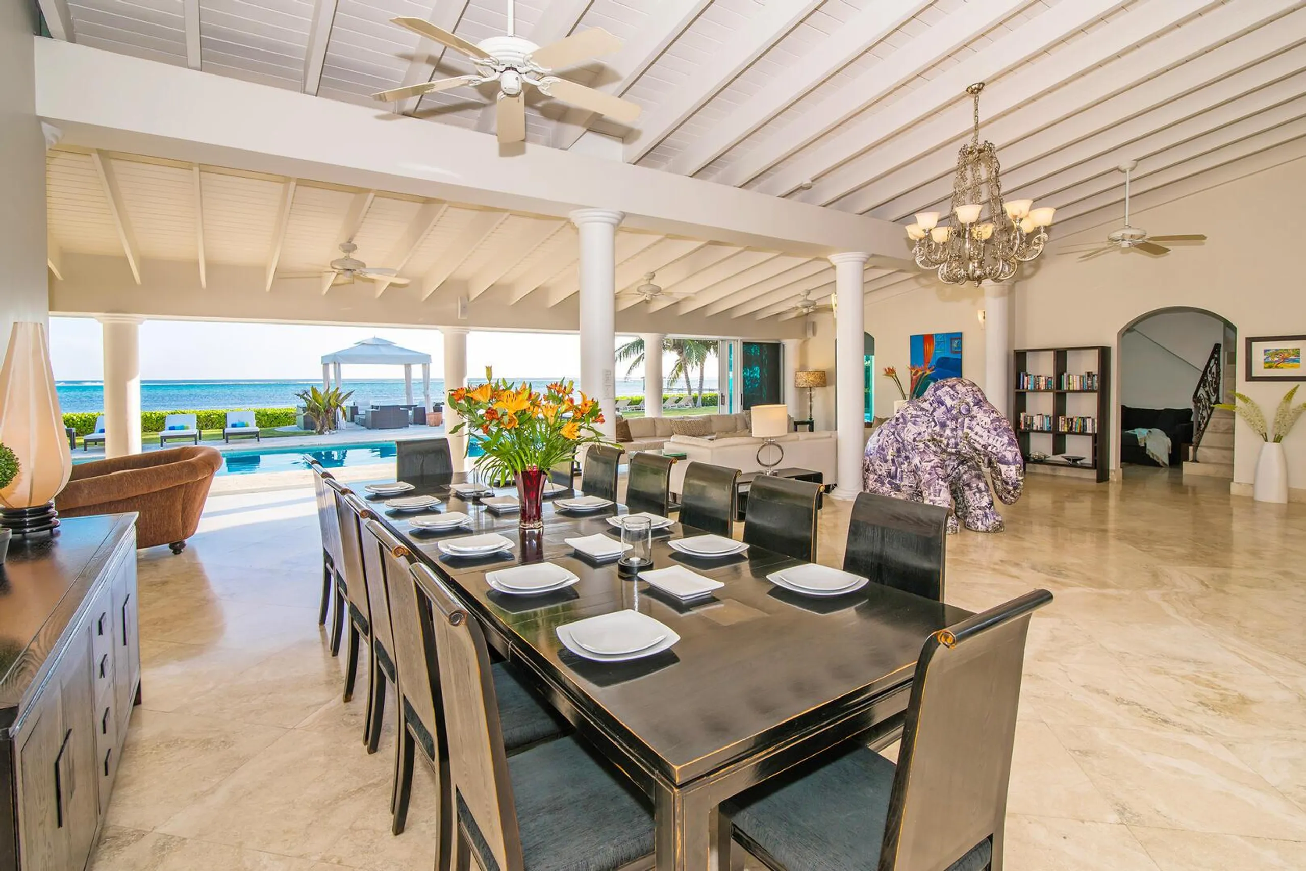 Beachfront Elegance Villa: Caribbean Panorama Views with 75-Foot Private Pool and Hot Tub — photograph 9