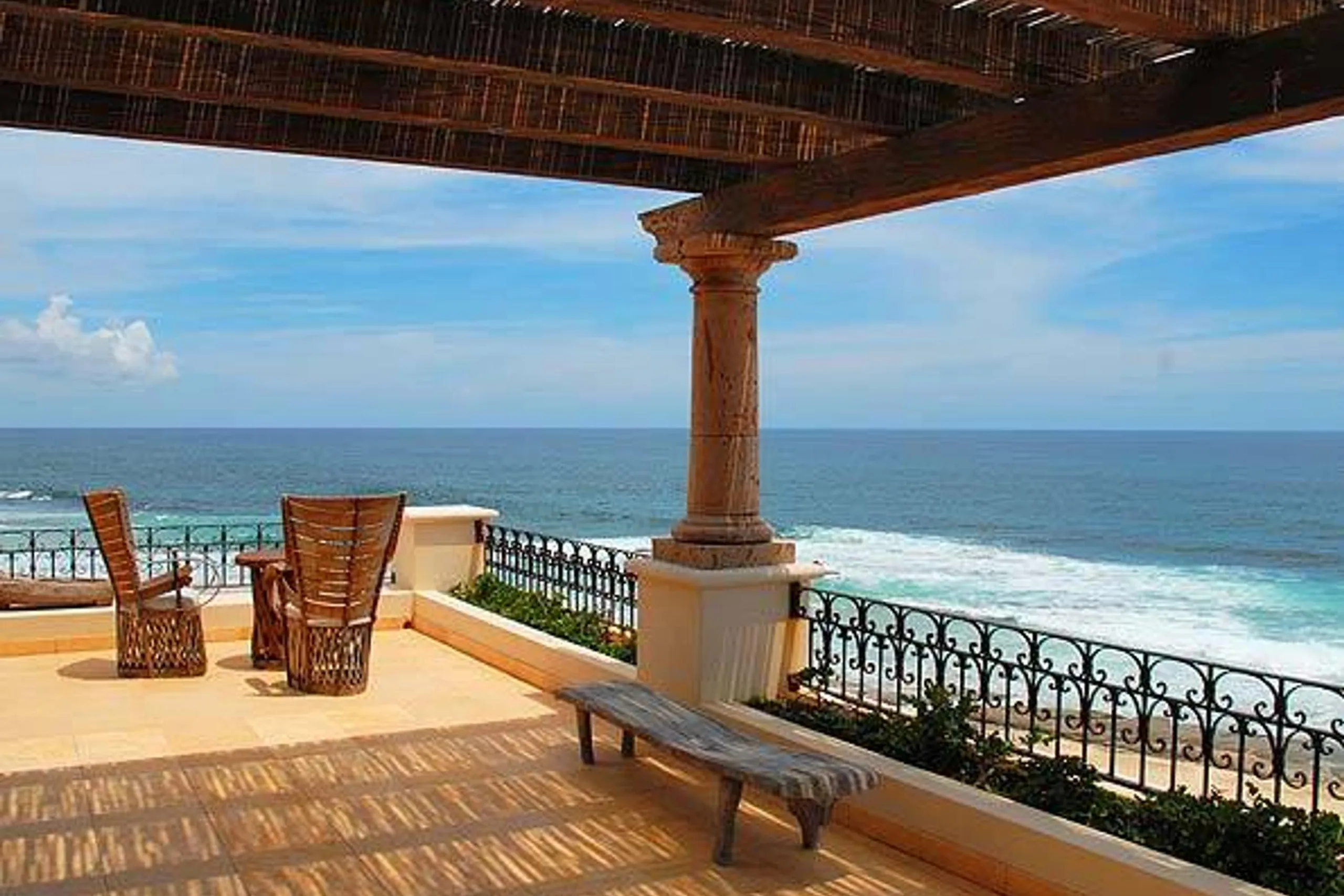 Beautiful Private Beachfront Estate with Infinity Pool, Hot Tub and Ocean Views fro VILLAWAY® — photograph 10