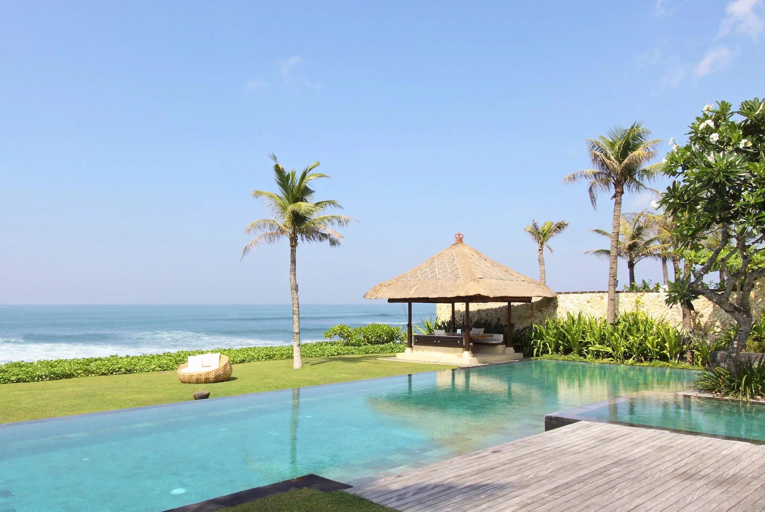 Noble Restor-Style Estate with Stunning Ocean Views — photograph 5