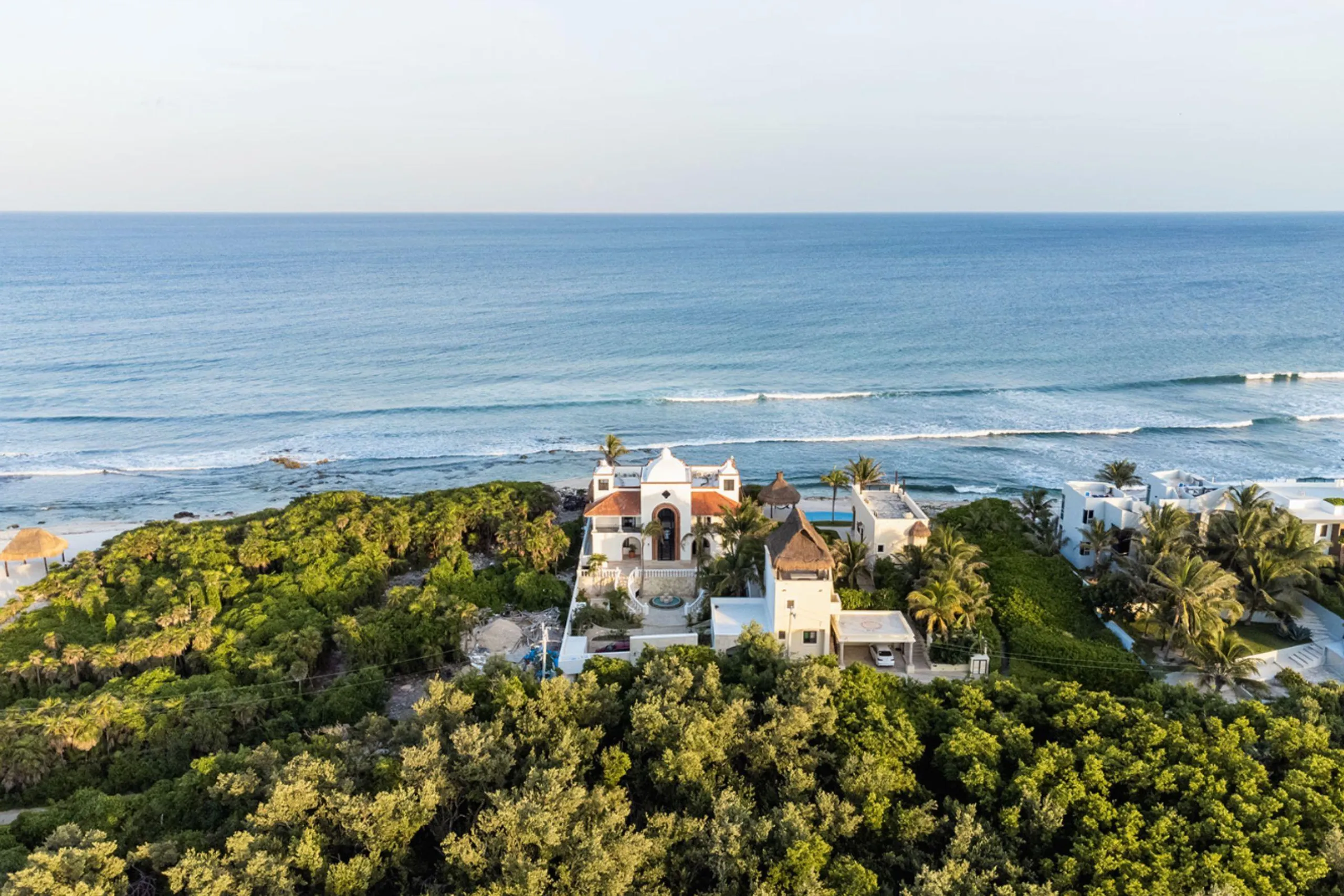 Exquisite Beach Front Tankah Bay Villa for Unforgettable Retreats and Relaxation — photograph 6